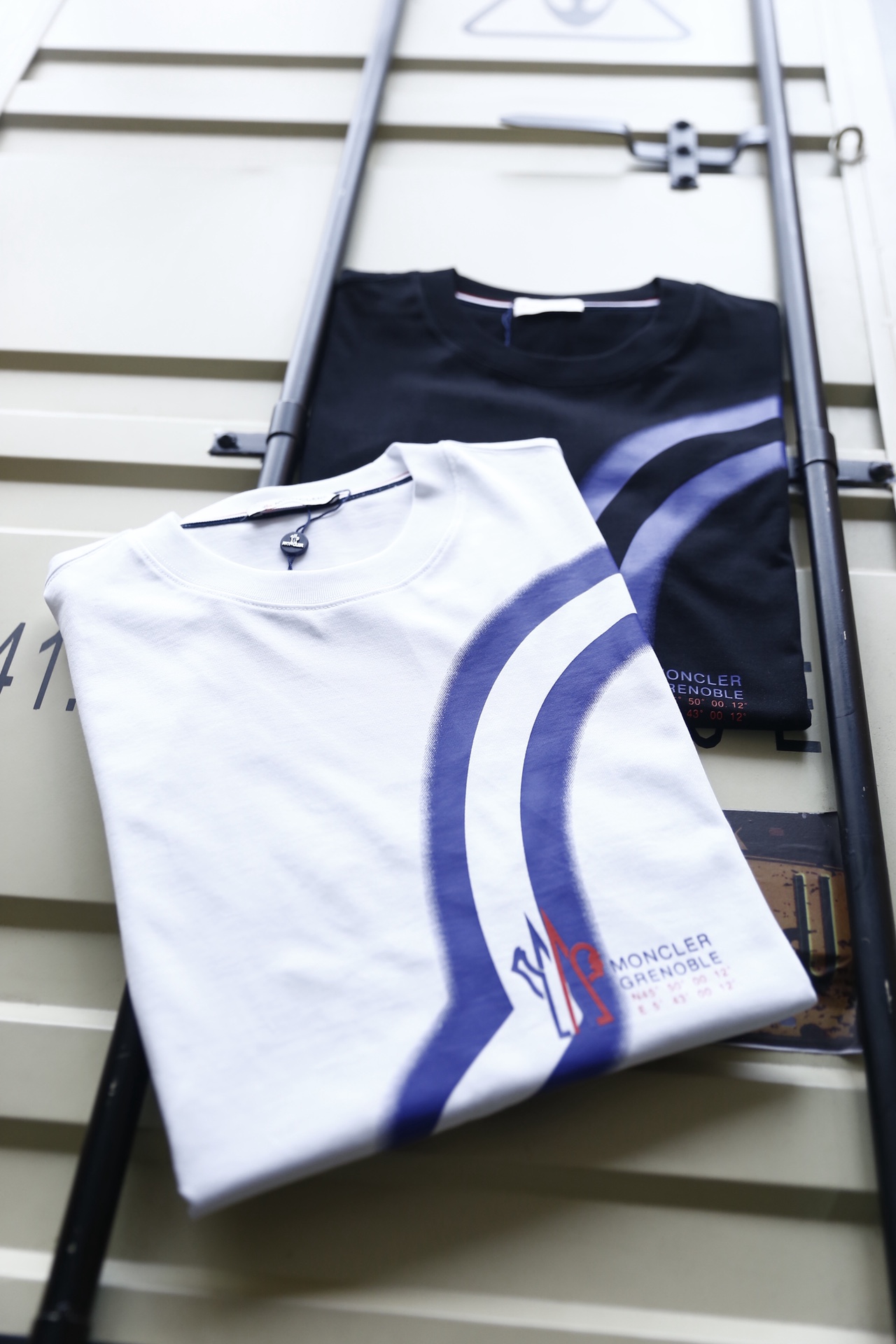 🔥蒙口.2026春夏新品男士短袖上市🍃经典圆领设计！重磅级尤物单品，新形态雅痞风格👍🏻高街混搭腔调有味，