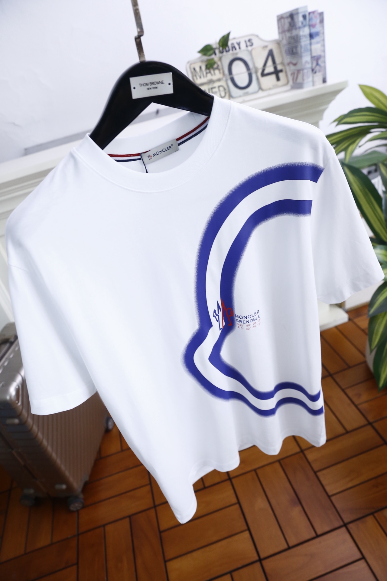 🔥蒙口.2026春夏新品男士短袖上市🍃经典圆领设计！重磅级尤物单品，新形态雅痞风格👍🏻高街混搭腔调有味，