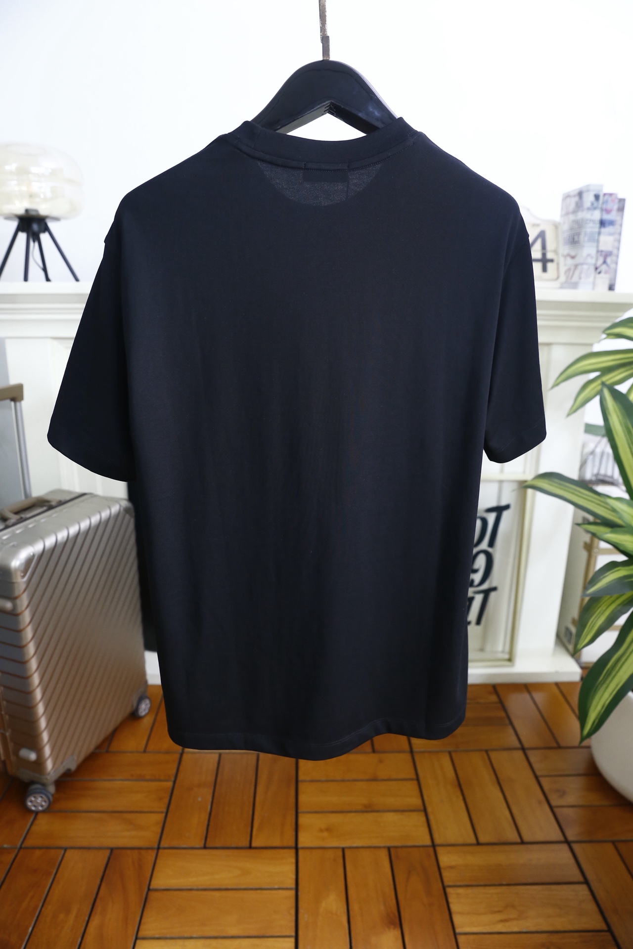 🔥蒙口.2026春夏新品男士短袖上市🍃经典圆领设计！重磅级尤物单品，新形态雅痞风格👍🏻高街混搭腔调有味，