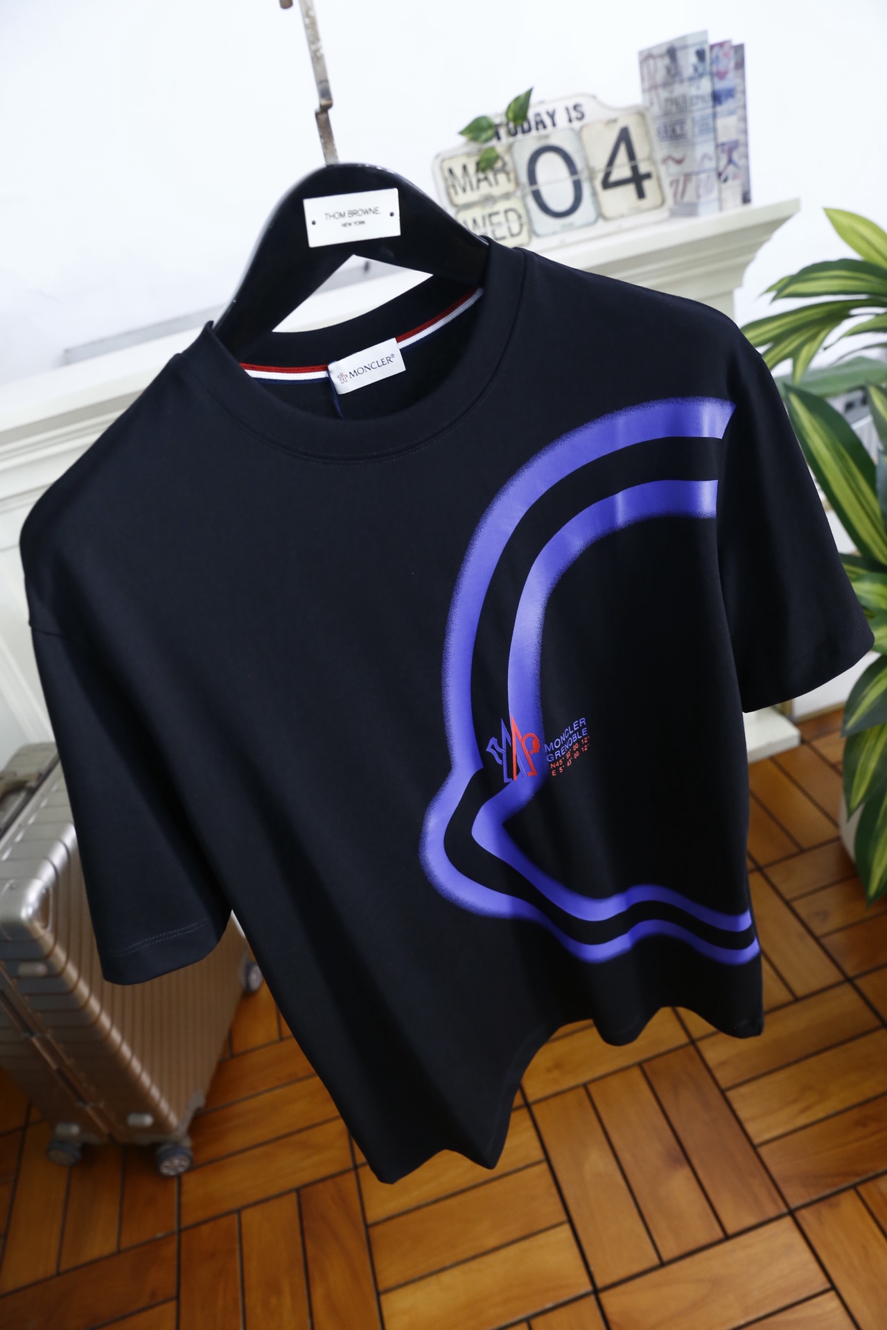 🔥蒙口.2026春夏新品男士短袖上市🍃经典圆领设计！重磅级尤物单品，新形态雅痞风格👍🏻高街混搭腔调有味，