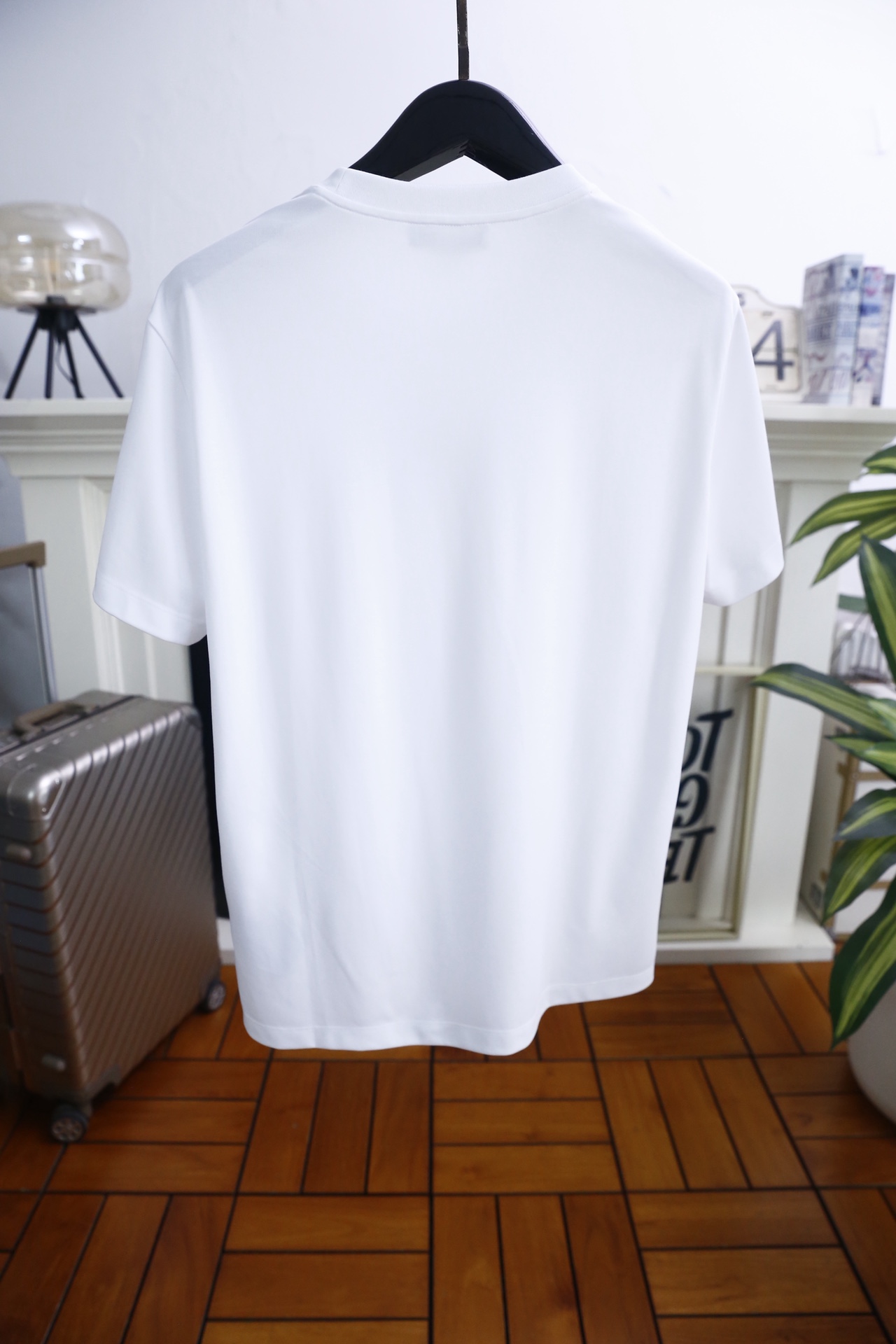 🔥普拉达.2026春夏新品男士短袖上市🍃经典圆领设计！重磅级尤物单品，新形态雅痞风格👍🏻高街混搭腔调有味