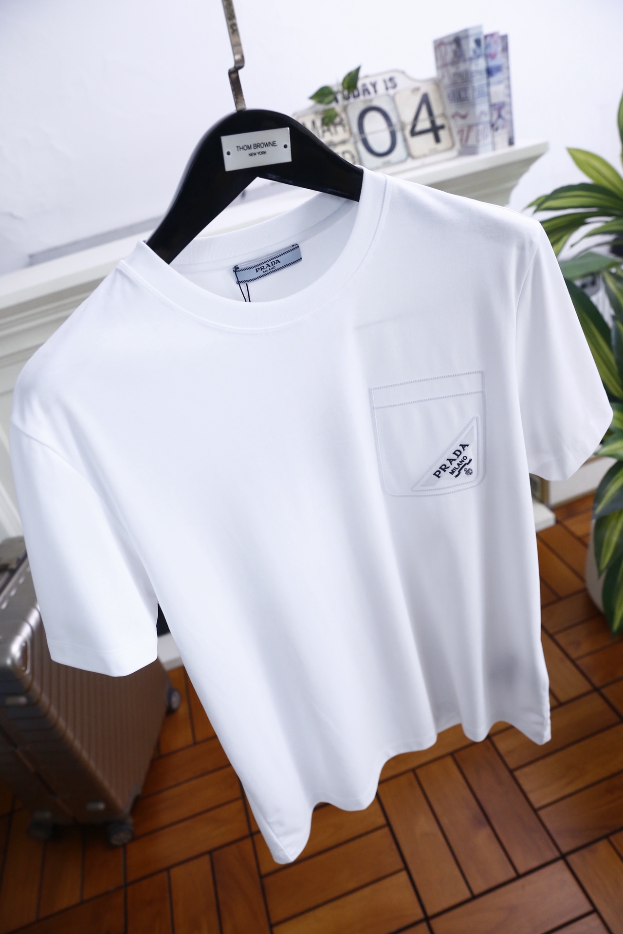 🔥普拉达.2026春夏新品男士短袖上市🍃经典圆领设计！重磅级尤物单品，新形态雅痞风格👍🏻高街混搭腔调有味