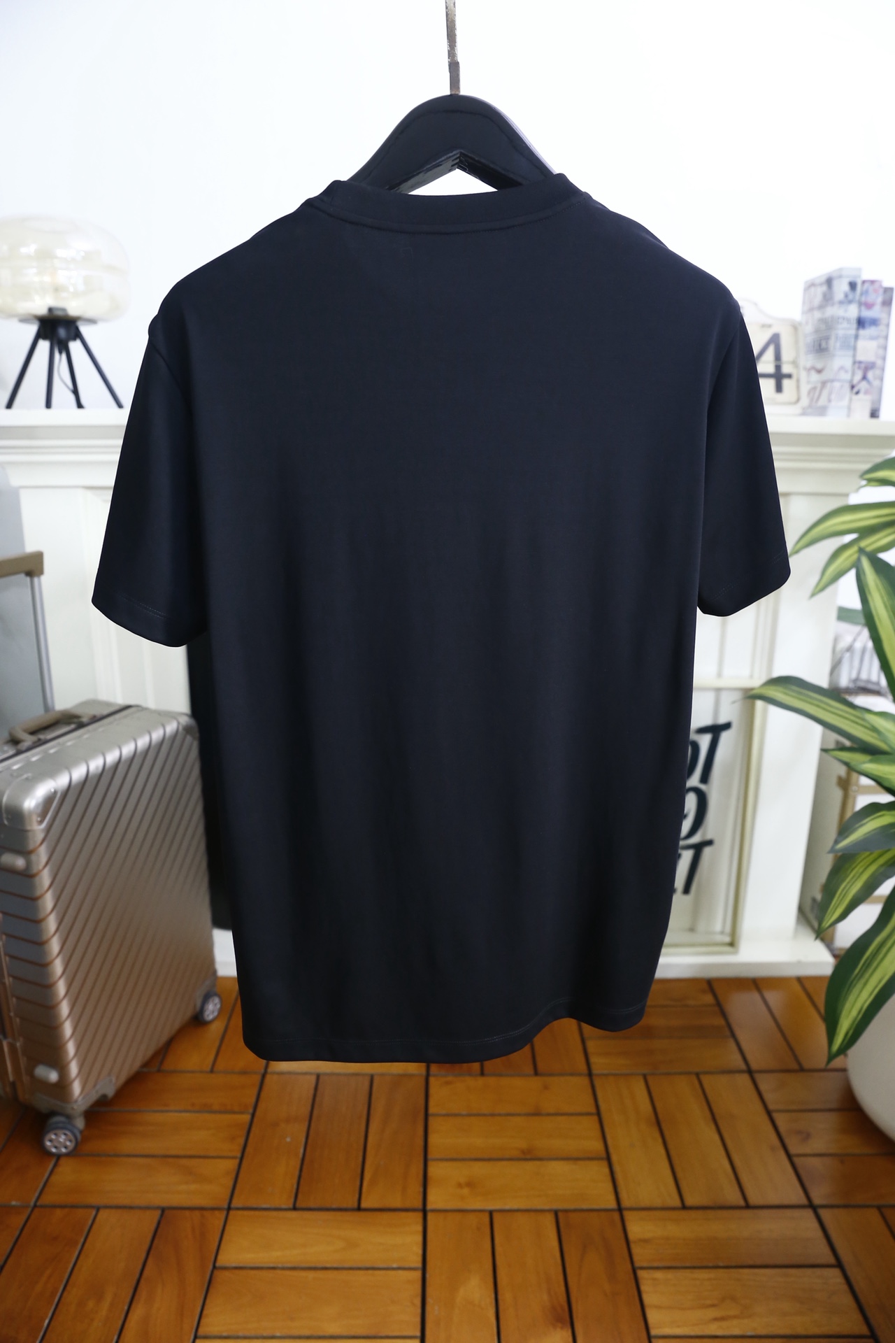 🔥普拉达.2026春夏新品男士短袖上市🍃经典圆领设计！重磅级尤物单品，新形态雅痞风格👍🏻高街混搭腔调有味