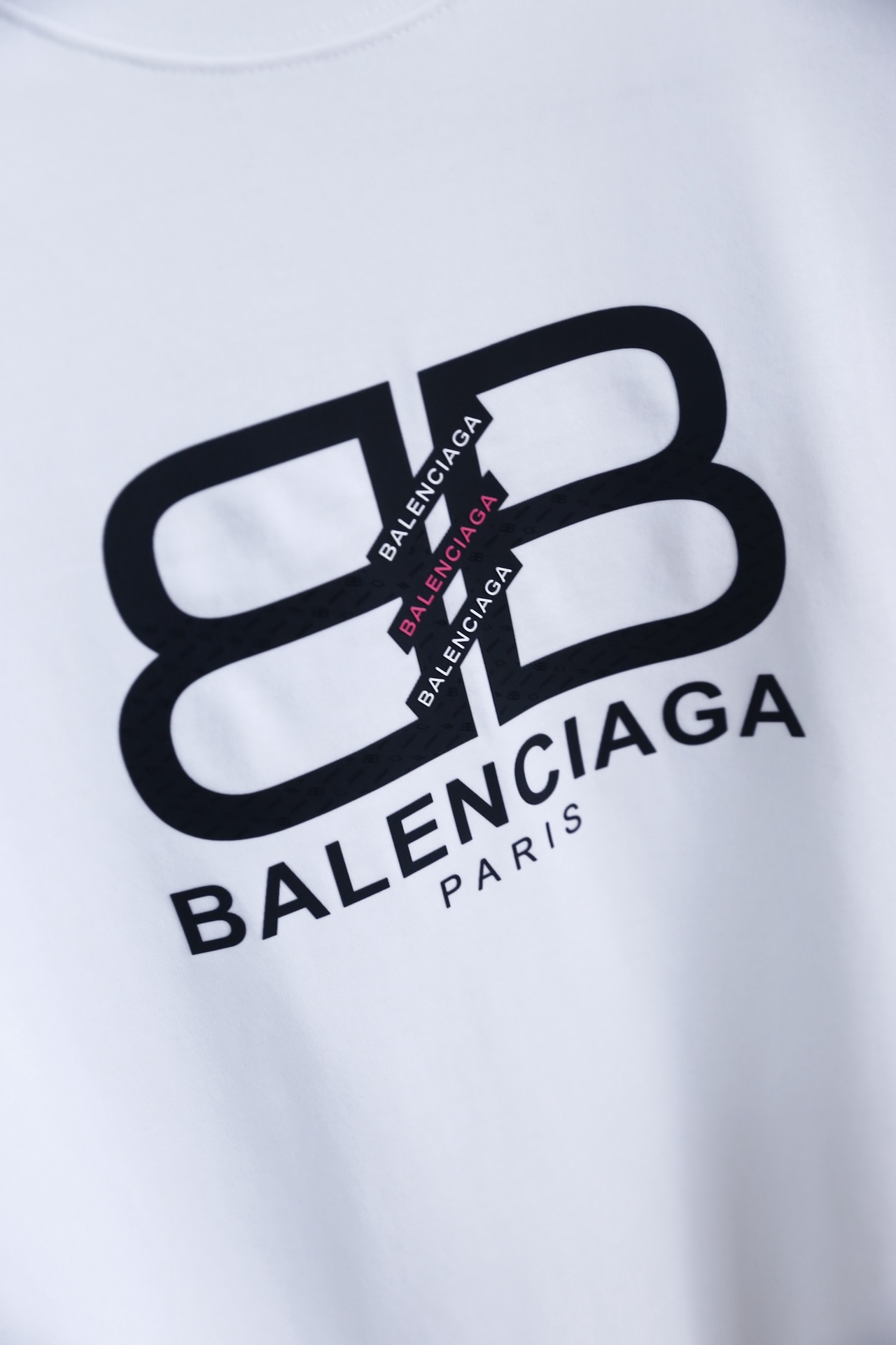 🔥巴黎世家.2026春夏新品男士短袖上市🍃经典圆领设计！重磅级尤物单品，新形态雅痞风格👍🏻高街混搭腔调有