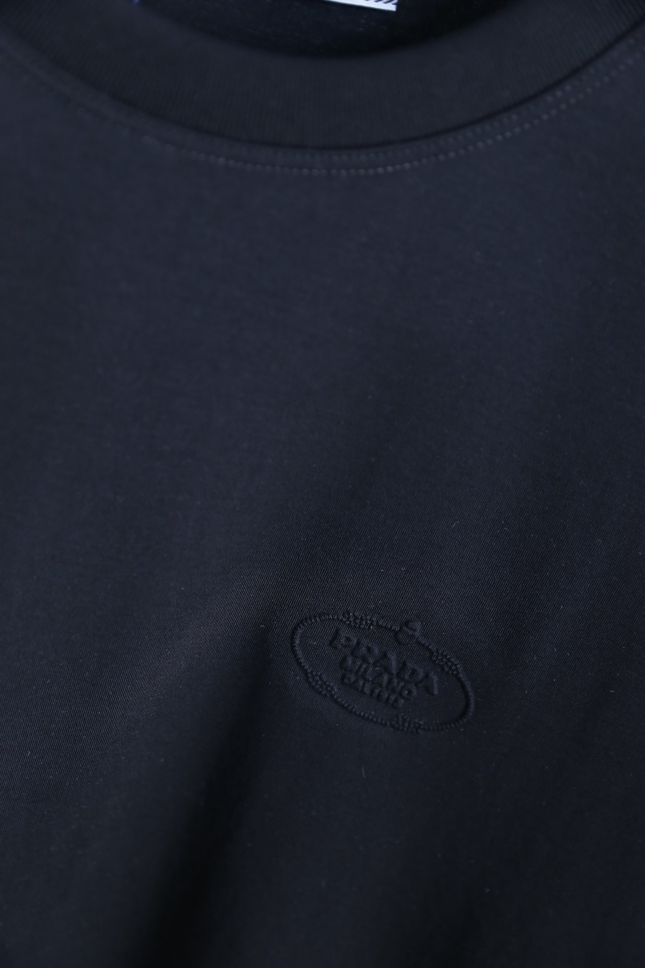 🔥普拉达.2026春夏新品男士短袖上市🍃经典圆领设计！重磅级尤物单品，新形态雅痞风格👍🏻高街混搭腔调有味