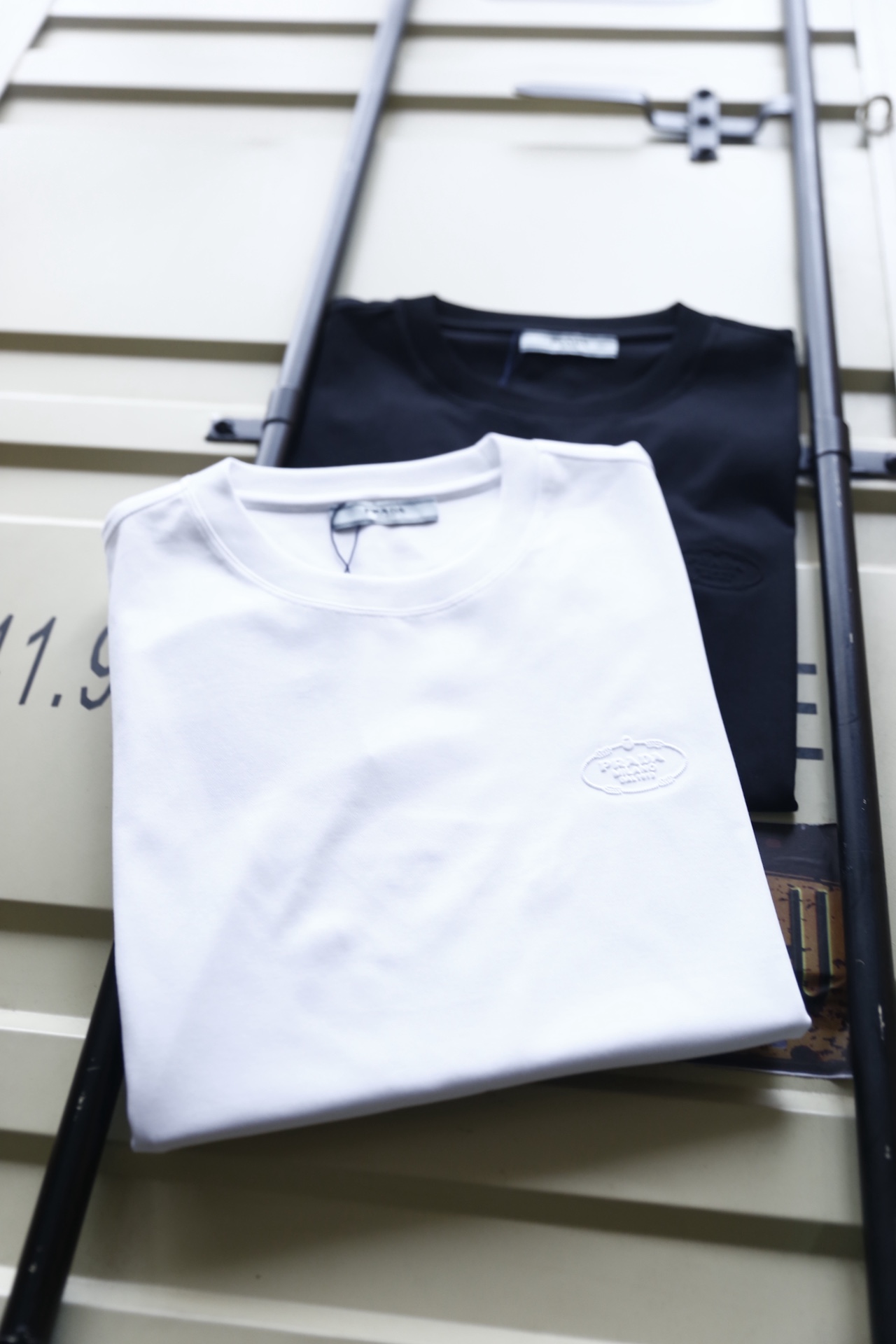 🔥普拉达.2026春夏新品男士短袖上市🍃经典圆领设计！重磅级尤物单品，新形态雅痞风格👍🏻高街混搭腔调有味