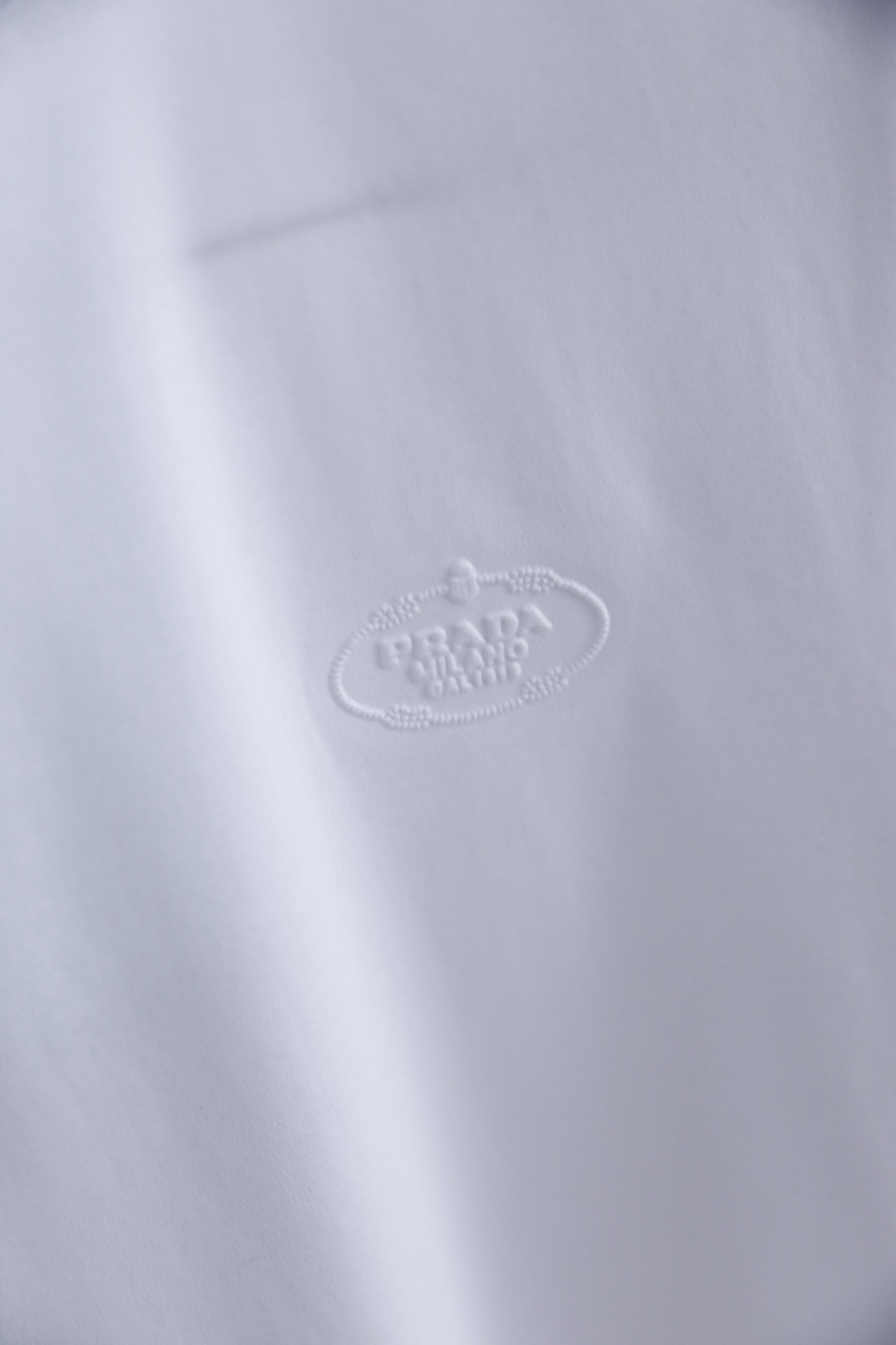 🔥普拉达.2026春夏新品男士短袖上市🍃经典圆领设计！重磅级尤物单品，新形态雅痞风格👍🏻高街混搭腔调有味