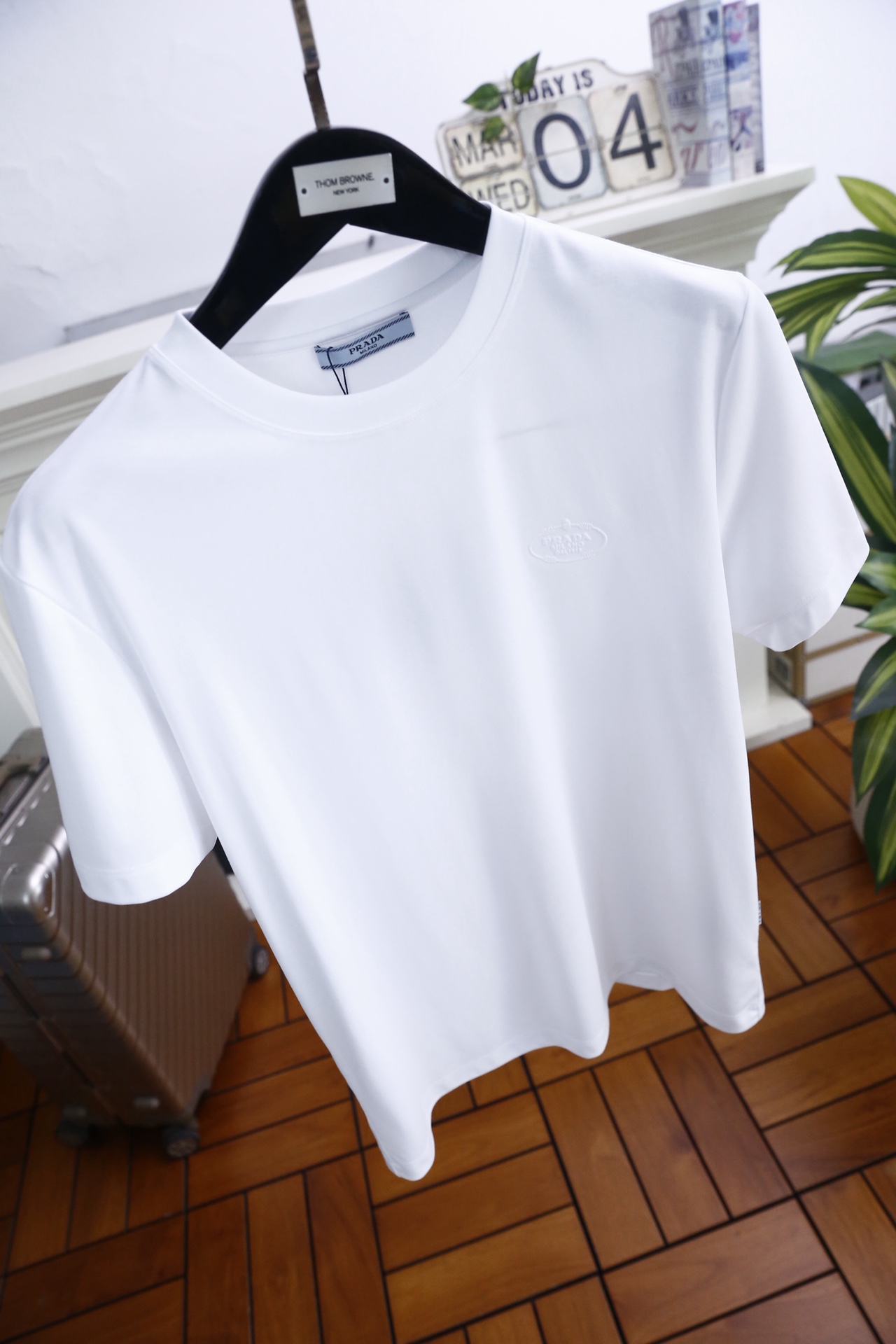 🔥普拉达.2026春夏新品男士短袖上市🍃经典圆领设计！重磅级尤物单品，新形态雅痞风格👍🏻高街混搭腔调有味