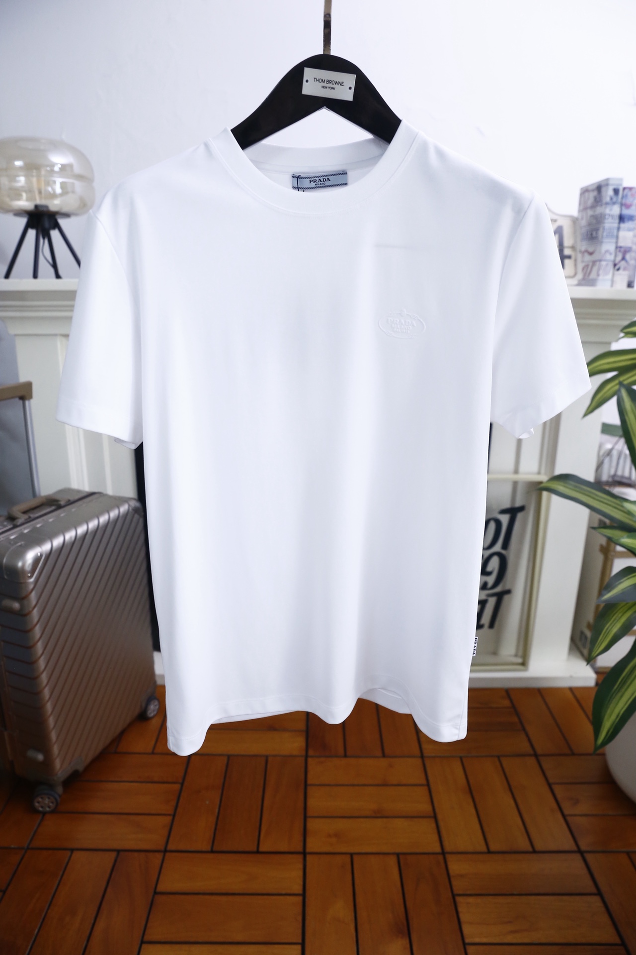 🔥普拉达.2026春夏新品男士短袖上市🍃经典圆领设计！重磅级尤物单品，新形态雅痞风格👍🏻高街混搭腔调有味