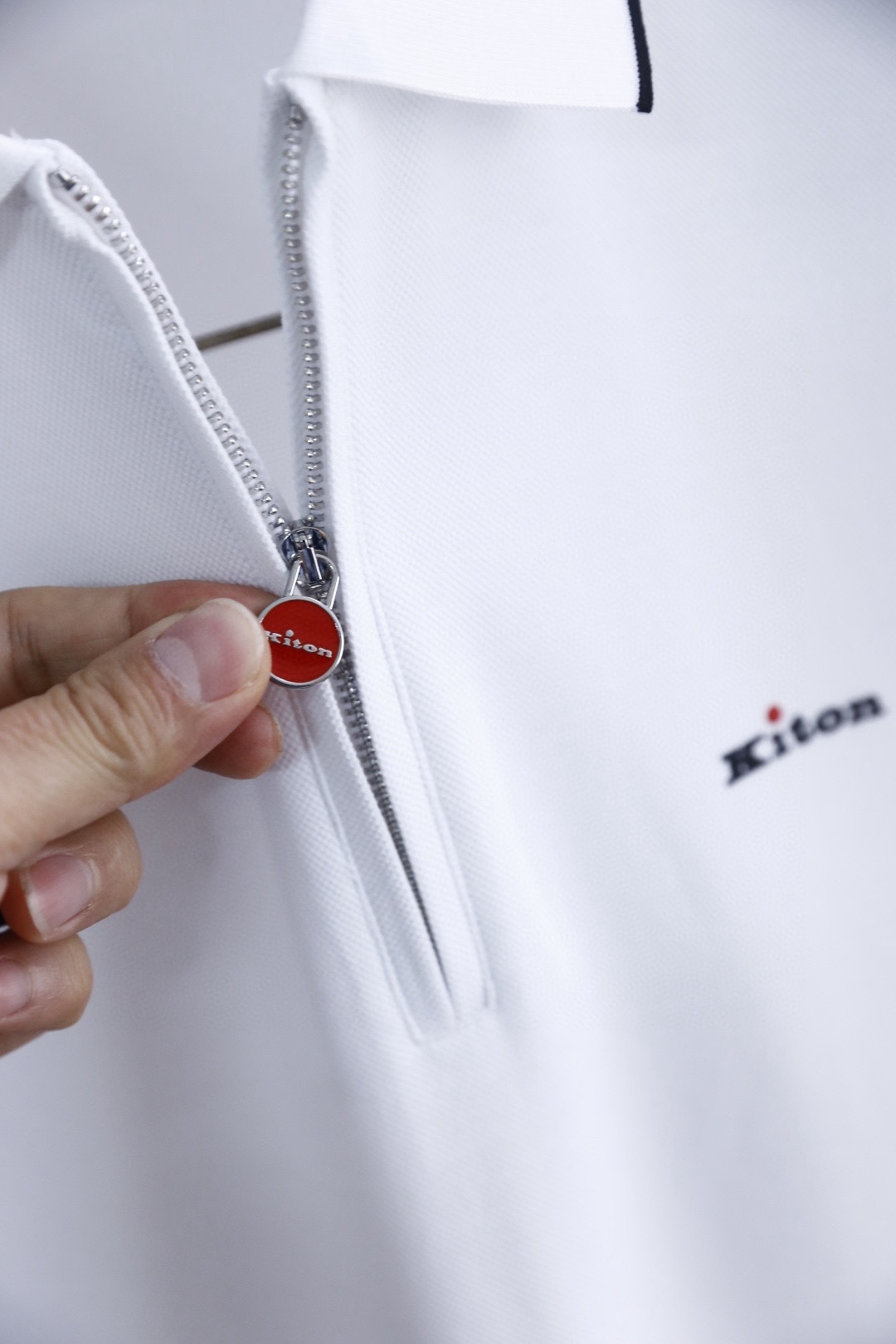 🔥kiton.2026春夏新品！男士经典时尚拉链短袖！时尚单品设计，更加时尚舒适，高标准定制，上身非常有