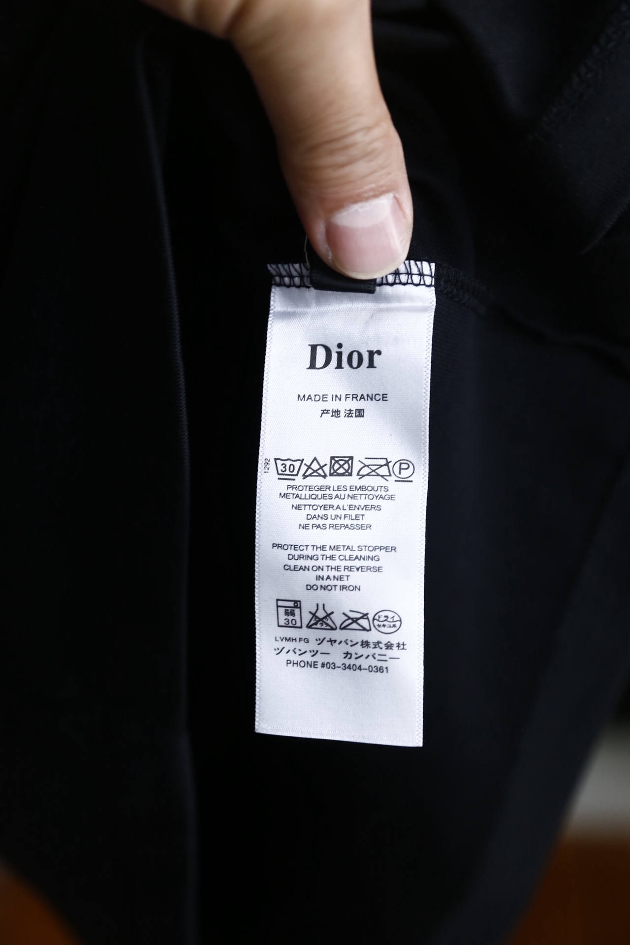 🔥迪奥/Di*r.2026春夏新品！时尚男士经典圆领短袖版型，利落剪裁贴合身形，日常穿着舒适无束缚。前襟