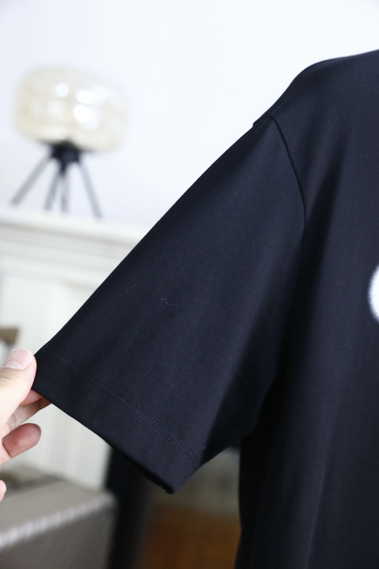 🔥迪奥/Di*r.2026春夏新品！时尚男士经典圆领短袖版型，利落剪裁贴合身形，日常穿着舒适无束缚。前襟