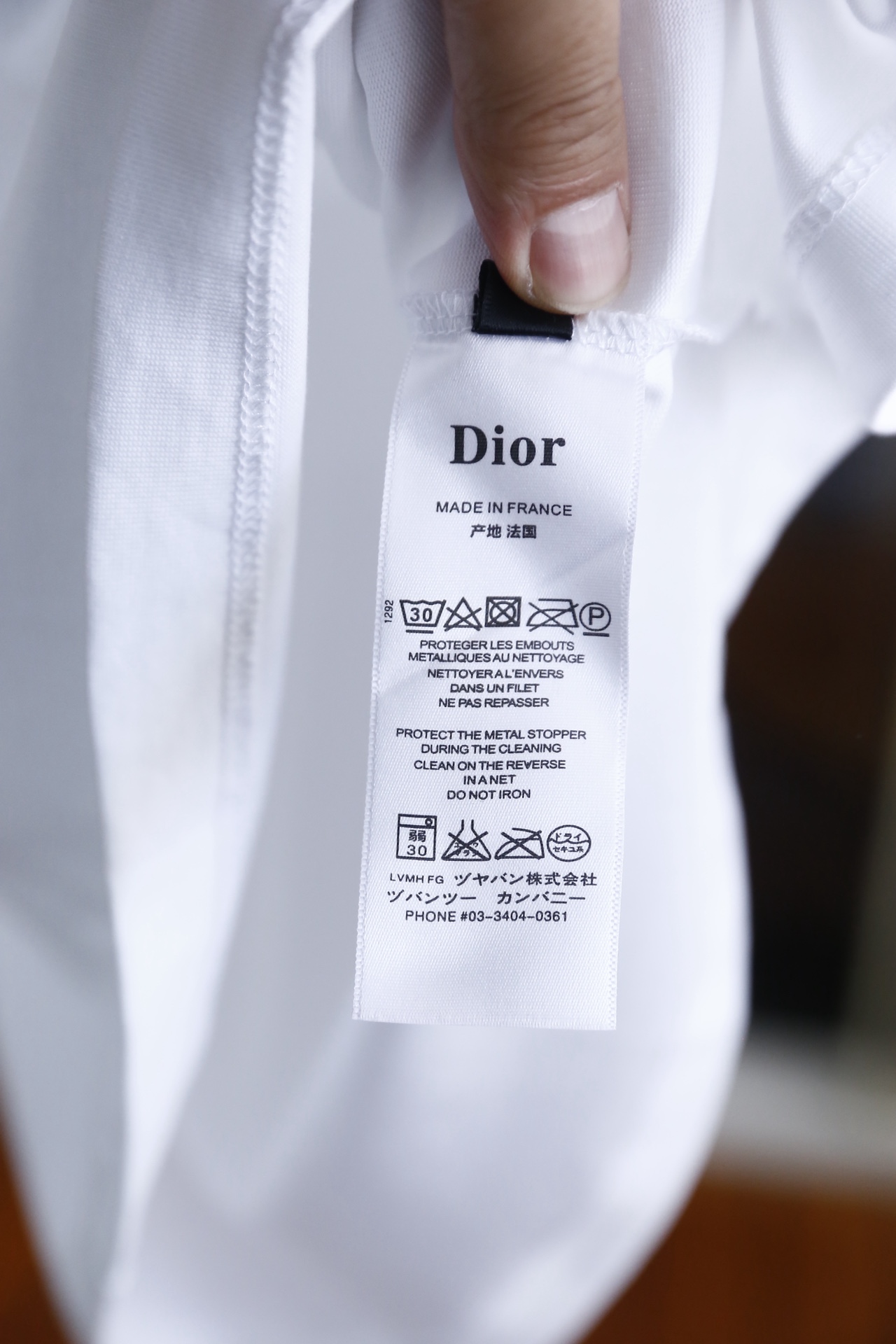 🔥迪奥/Di*r.2026春夏新品！时尚男士经典圆领短袖版型，利落剪裁贴合身形，日常穿着舒适无束缚。前襟