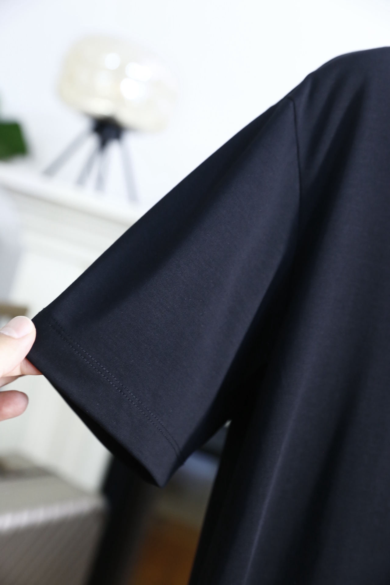 🔥蒙口/Mo*cler.2026春夏新品！男士经典圆领短袖版型，利落剪裁贴合身形，日常穿着舒适无束缚。前