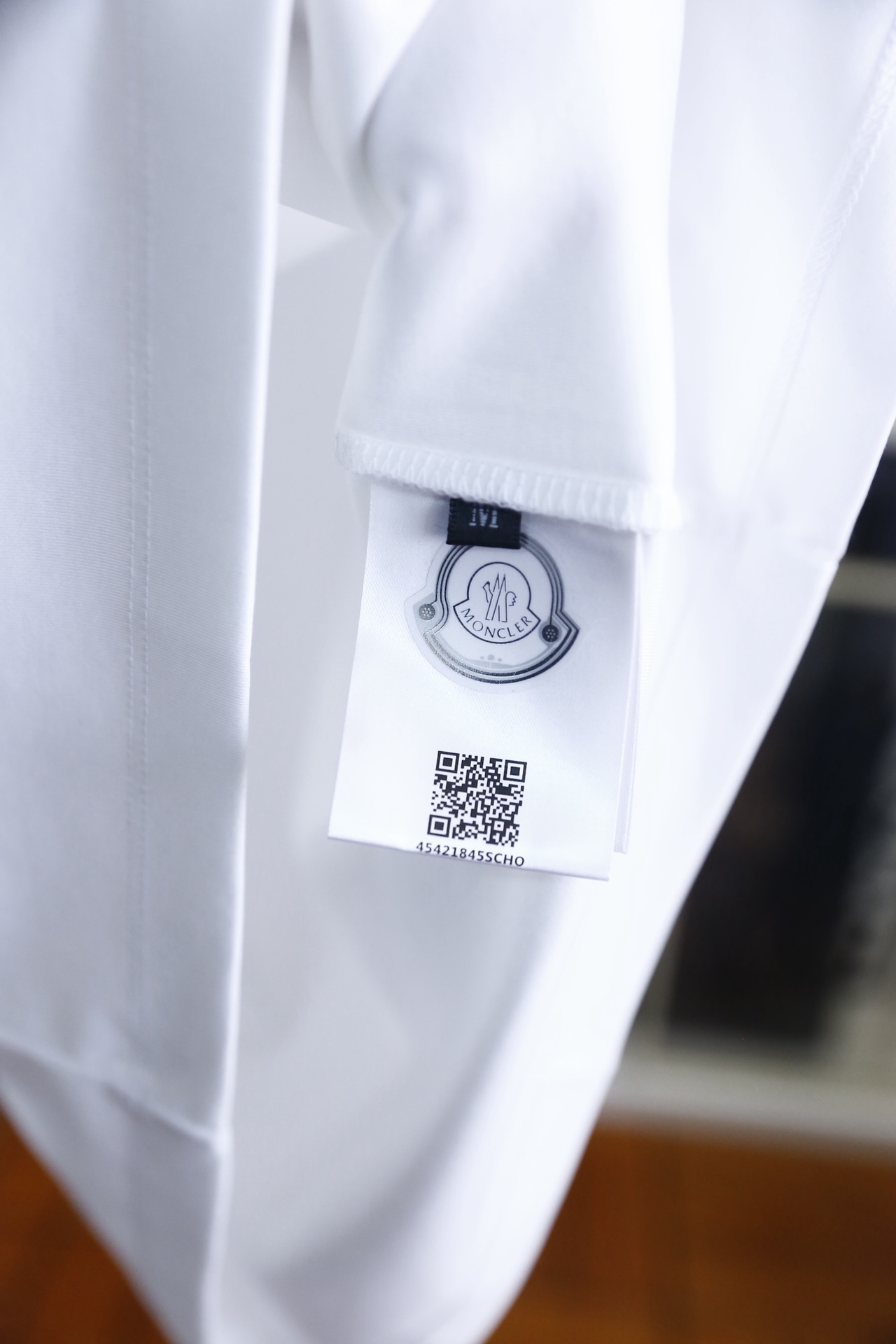 🔥蒙口/Mo*cler.2026春夏新品！男士经典圆领短袖版型，利落剪裁贴合身形，日常穿着舒适无束缚。前