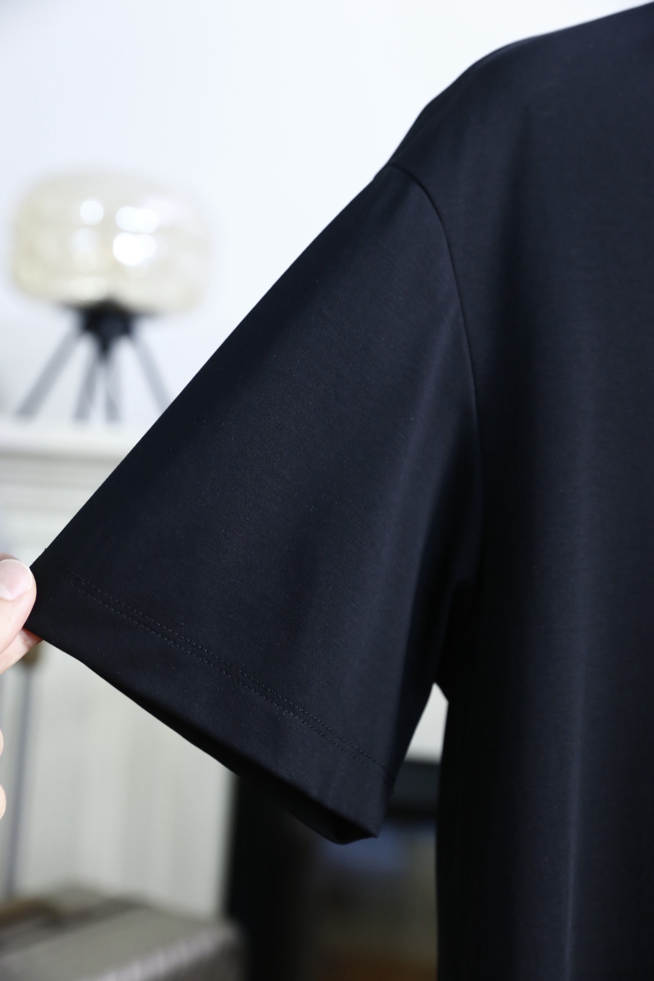 🔥巴宝丽/Burbe*ry.2026春夏新品！经典男士圆领短袖版型，利落剪裁贴合身形，日常穿着无束缚感。