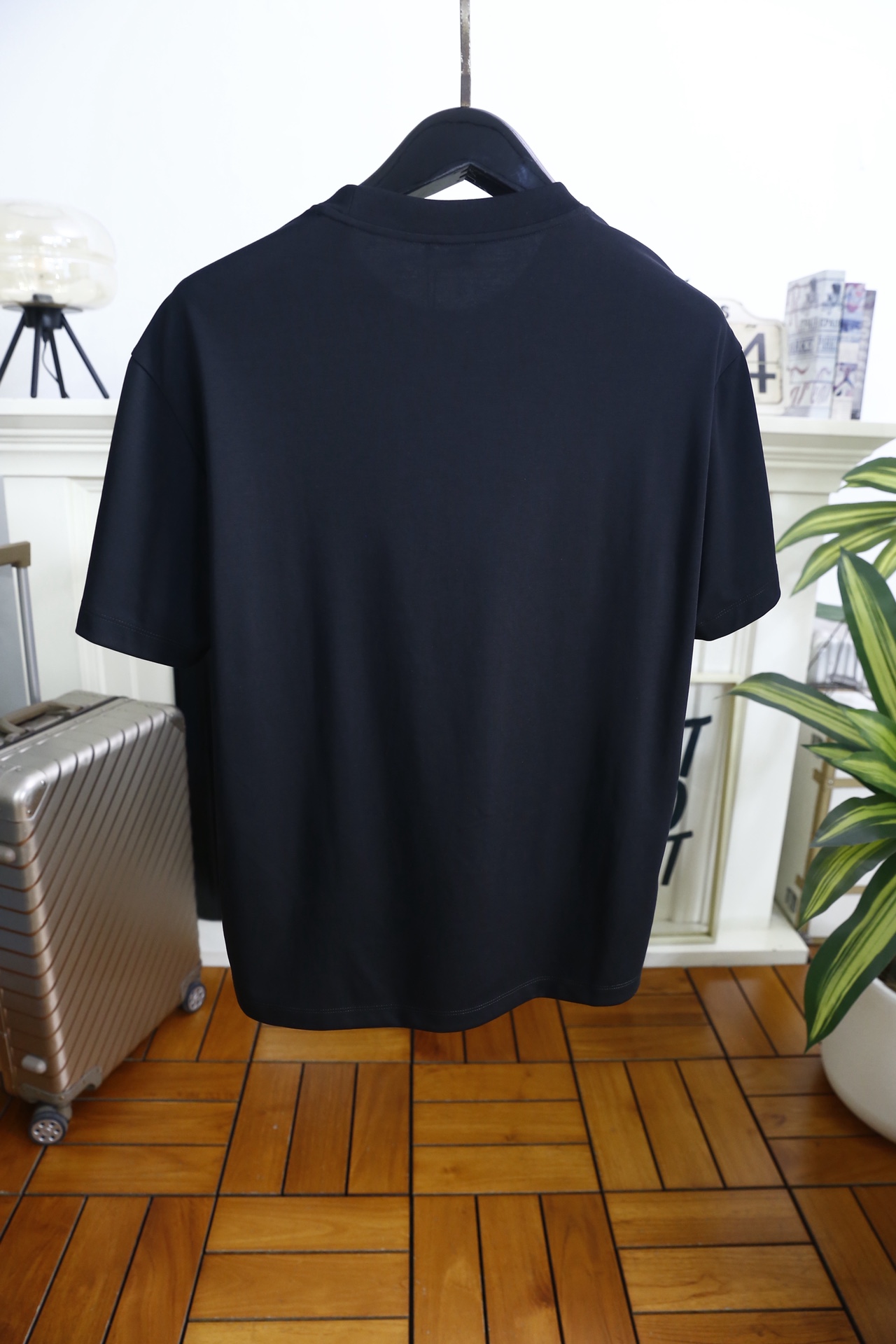 🔥巴宝丽/Burbe*ry.2026春夏新品！经典男士圆领短袖版型，利落剪裁贴合身形，日常穿着无束缚感。