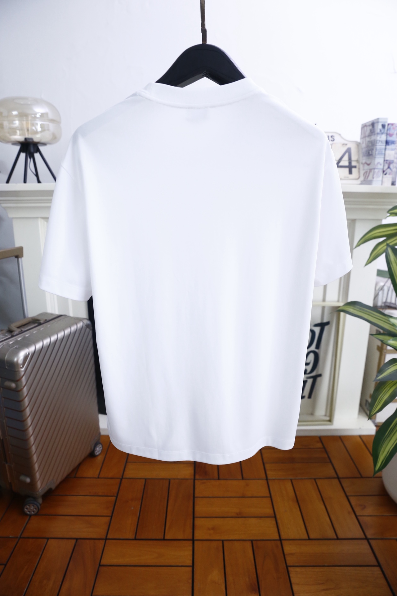 🔥巴宝丽/Burbe*ry.2026春夏新品！经典男士圆领短袖版型，利落剪裁贴合身形，日常穿着无束缚感。