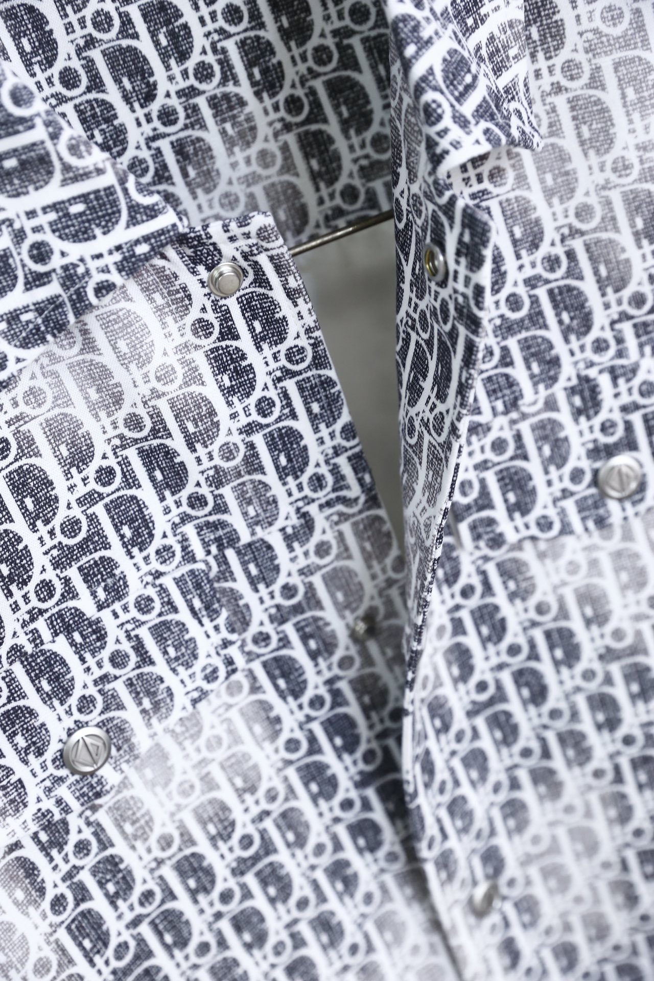 🔥迪奥/Di*r.2026春季新品🆕时尚男士翻领夹克！采用舒适干爽透气面料👍穿着体验，兼具柔软亲肤与挺括