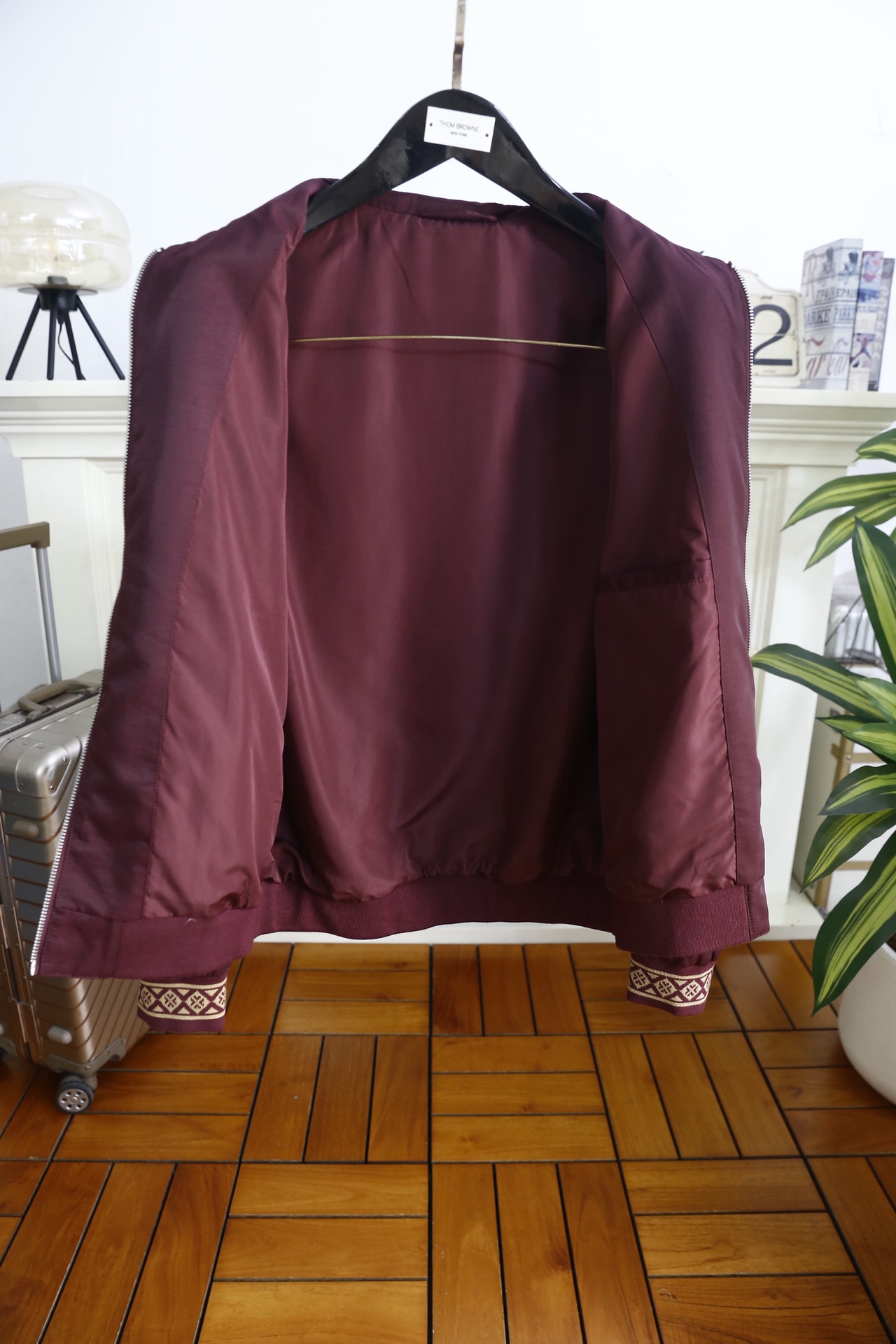 🔥普拉*/Pr*da.2026春季新品！经典翻领男士夹克👍采用舒适透气面料，干爽透气的穿着感，兼具柔软亲