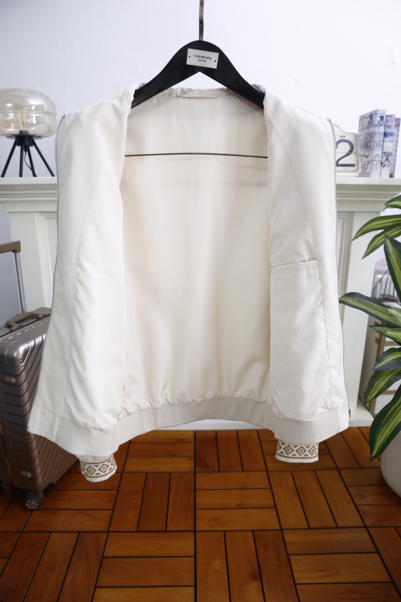 🔥普拉*/Pr*da.2026春季新品！经典翻领男士夹克👍采用舒适透气面料，干爽透气的穿着感，兼具柔软亲