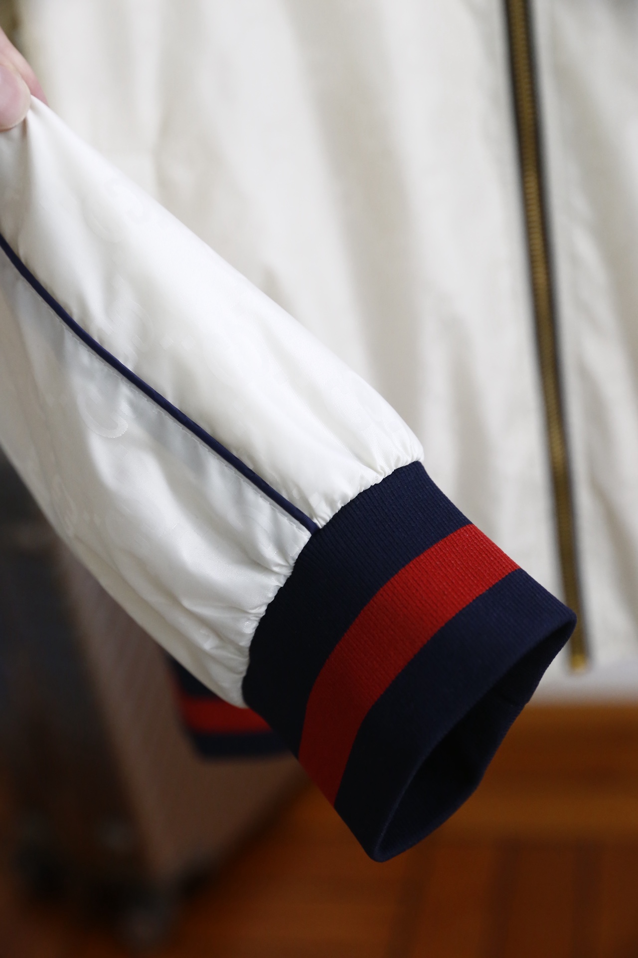 🔥古驰/Gu*ci.2026春季新品🆕时尚潮流百搭立领夹克👍采用舒适透气面料，干爽透气的穿着感，兼具柔软