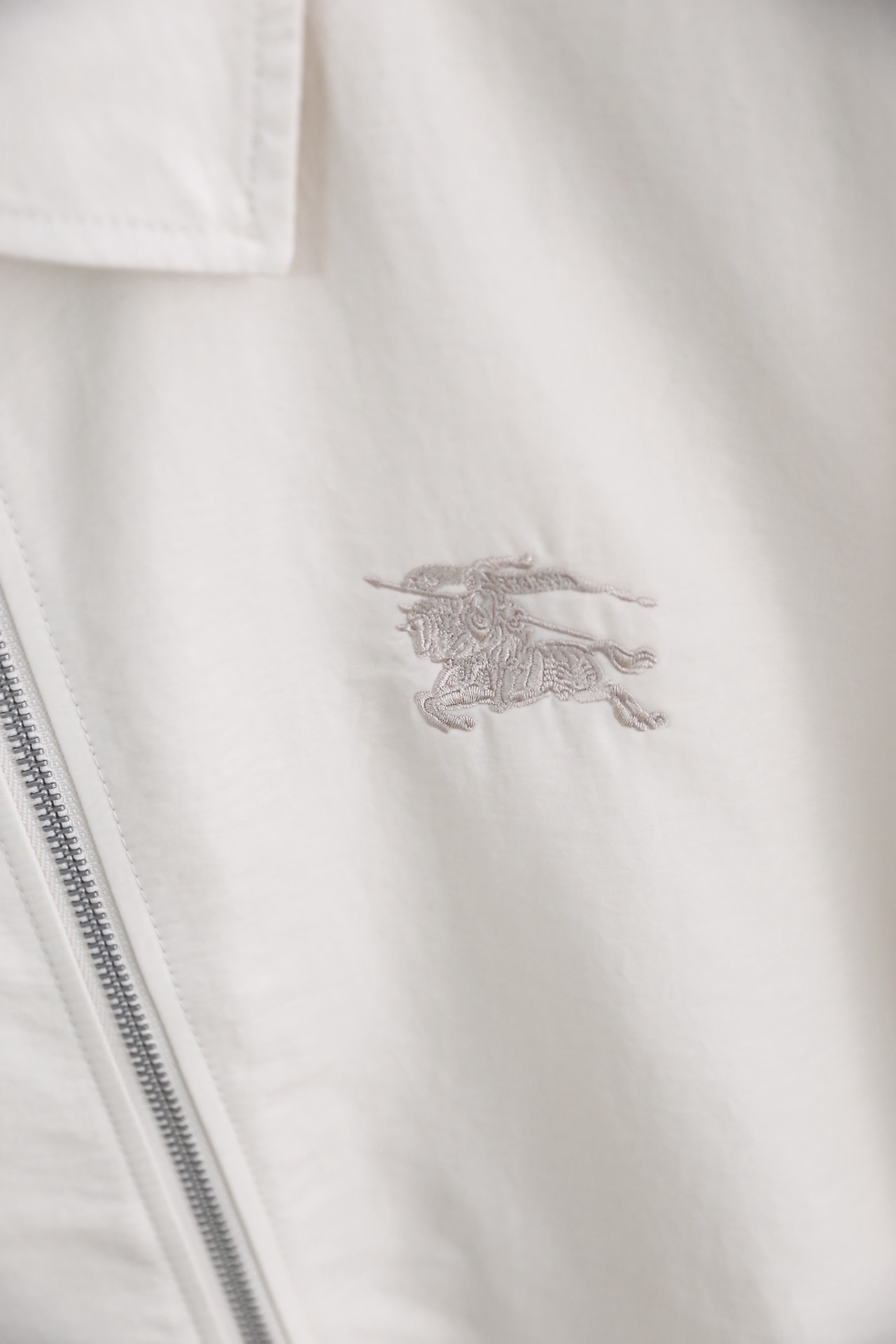 🔥巴宝丽/Burbe*ry.2026春季新品！经典百搭男士翻领夹克👍胸前品牌小马LOGO设计😎甄选舒适透