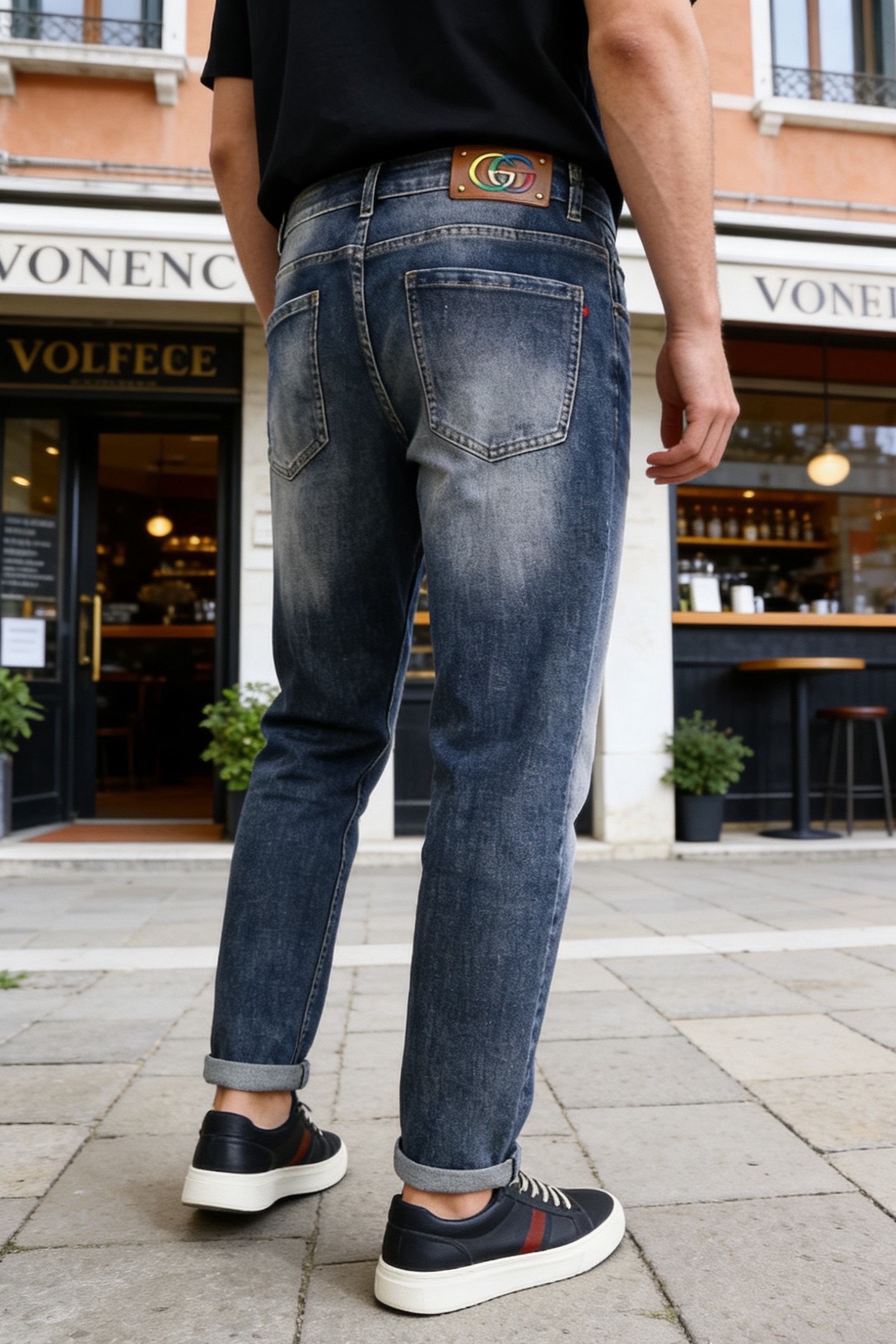 🔥古驰/Gu*ci.2026春季新款🆕时尚男士原单高端蓝色牛仔裤！奢华经典品牌LOGO配饰 身穿着非常舒