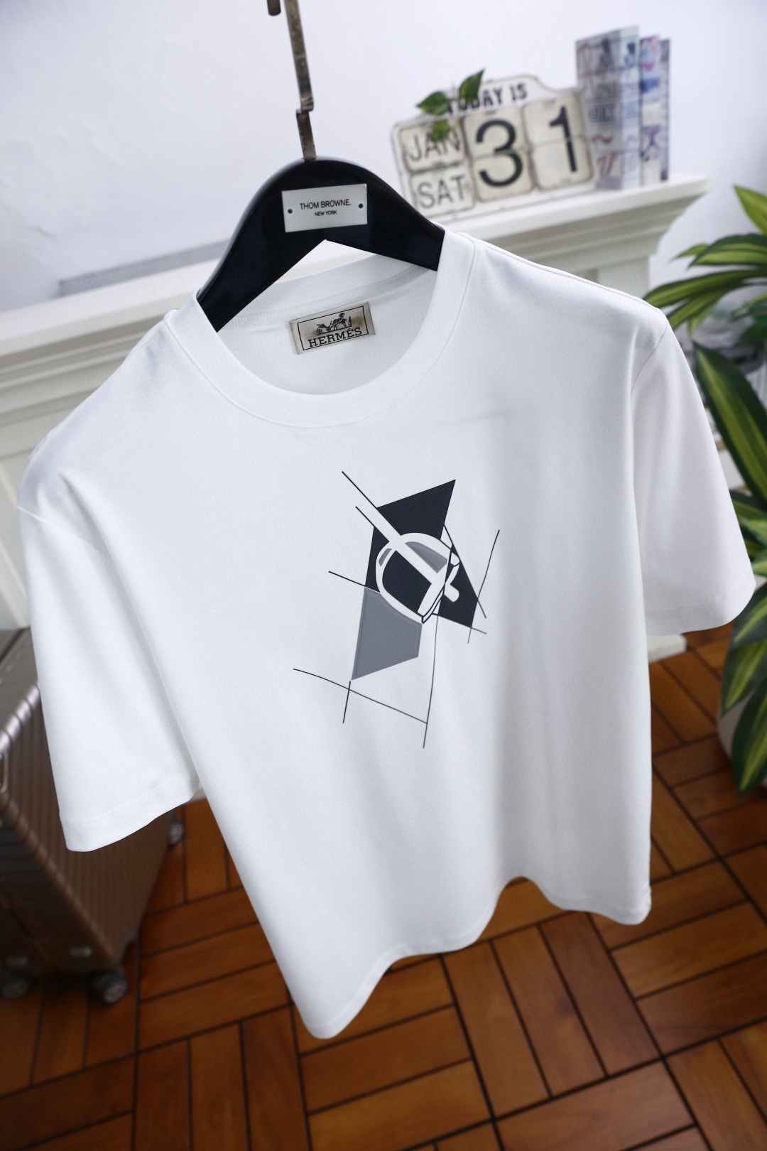 🔥爱马仕.2026春夏新品🆕时尚男士百搭圆领短袖T恤，采用质感顺滑的亲肤面料制作，圆领设计兼具弹性与耐用