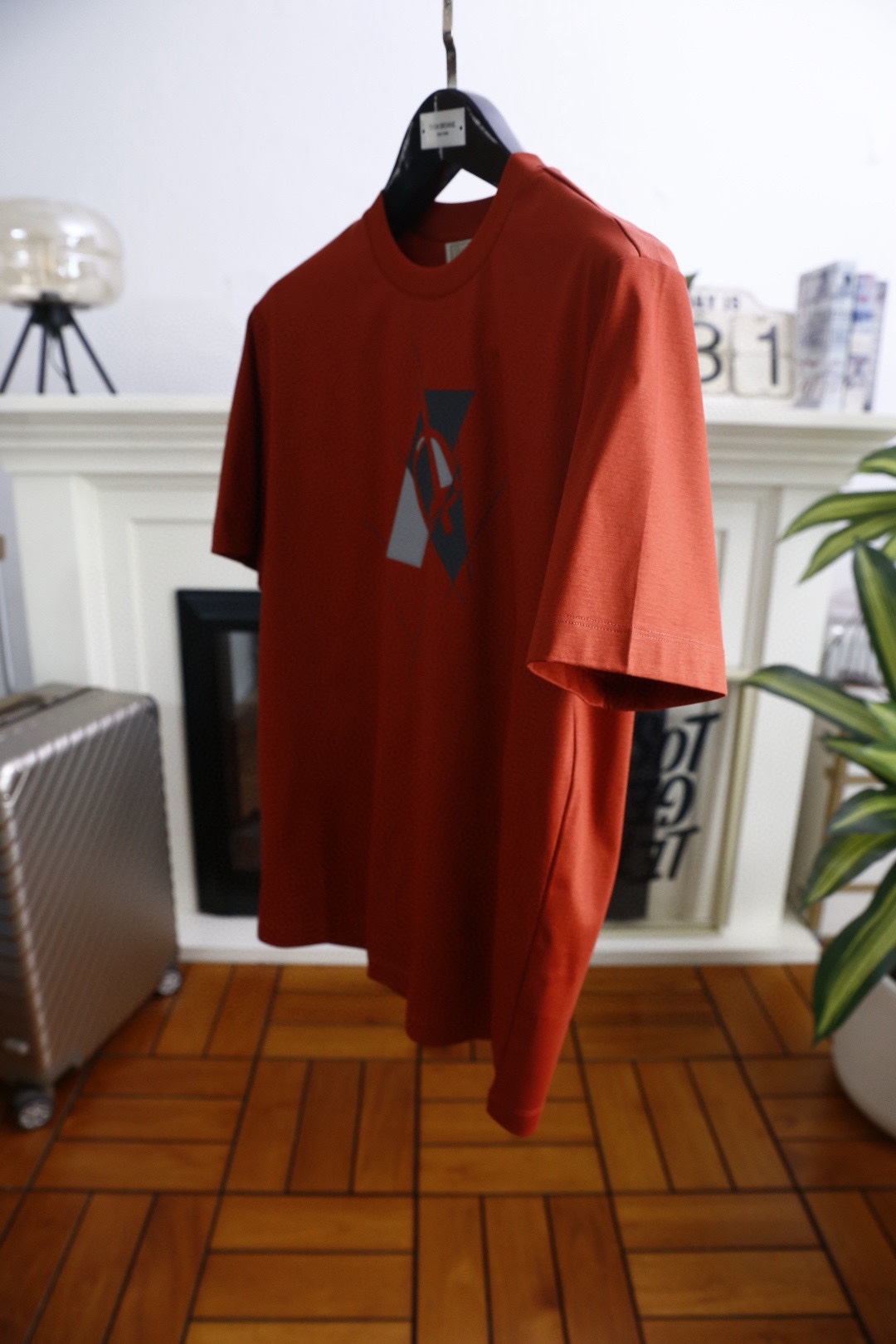 🔥爱马仕.2026春夏新品🆕时尚男士百搭圆领短袖T恤，采用质感顺滑的亲肤面料制作，圆领设计兼具弹性与耐用