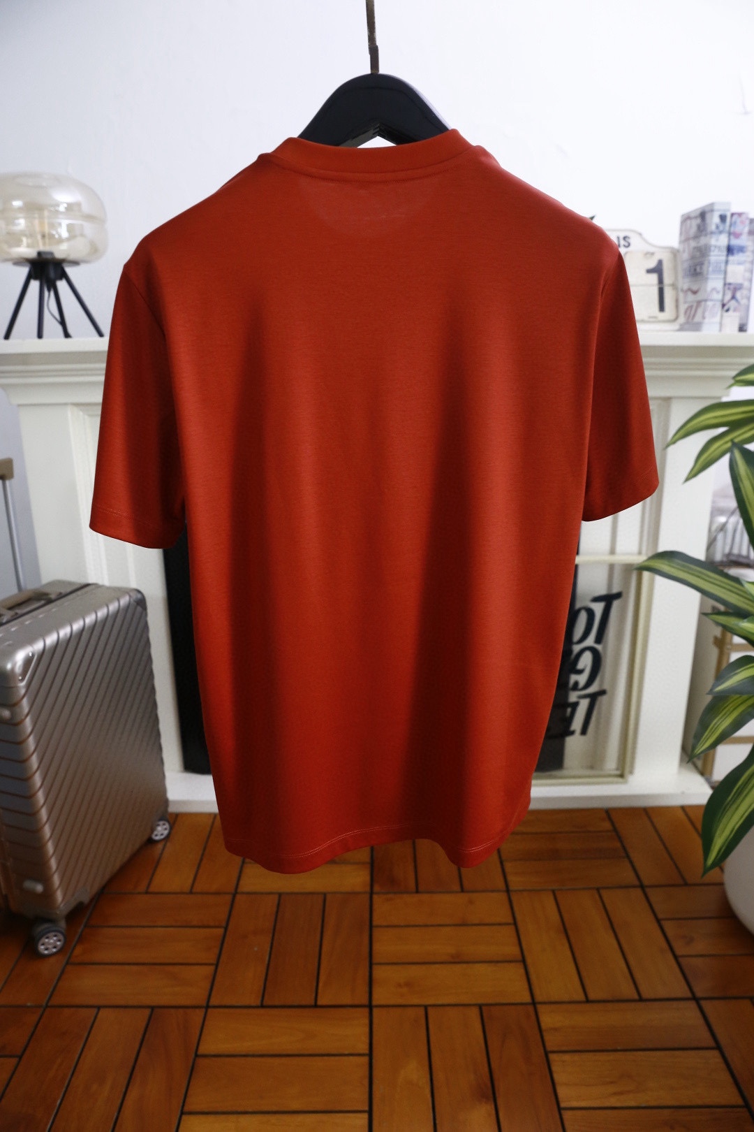 🔥爱马仕.2026春夏新品🆕时尚男士百搭圆领短袖T恤，采用质感顺滑的亲肤面料制作，圆领设计兼具弹性与耐用