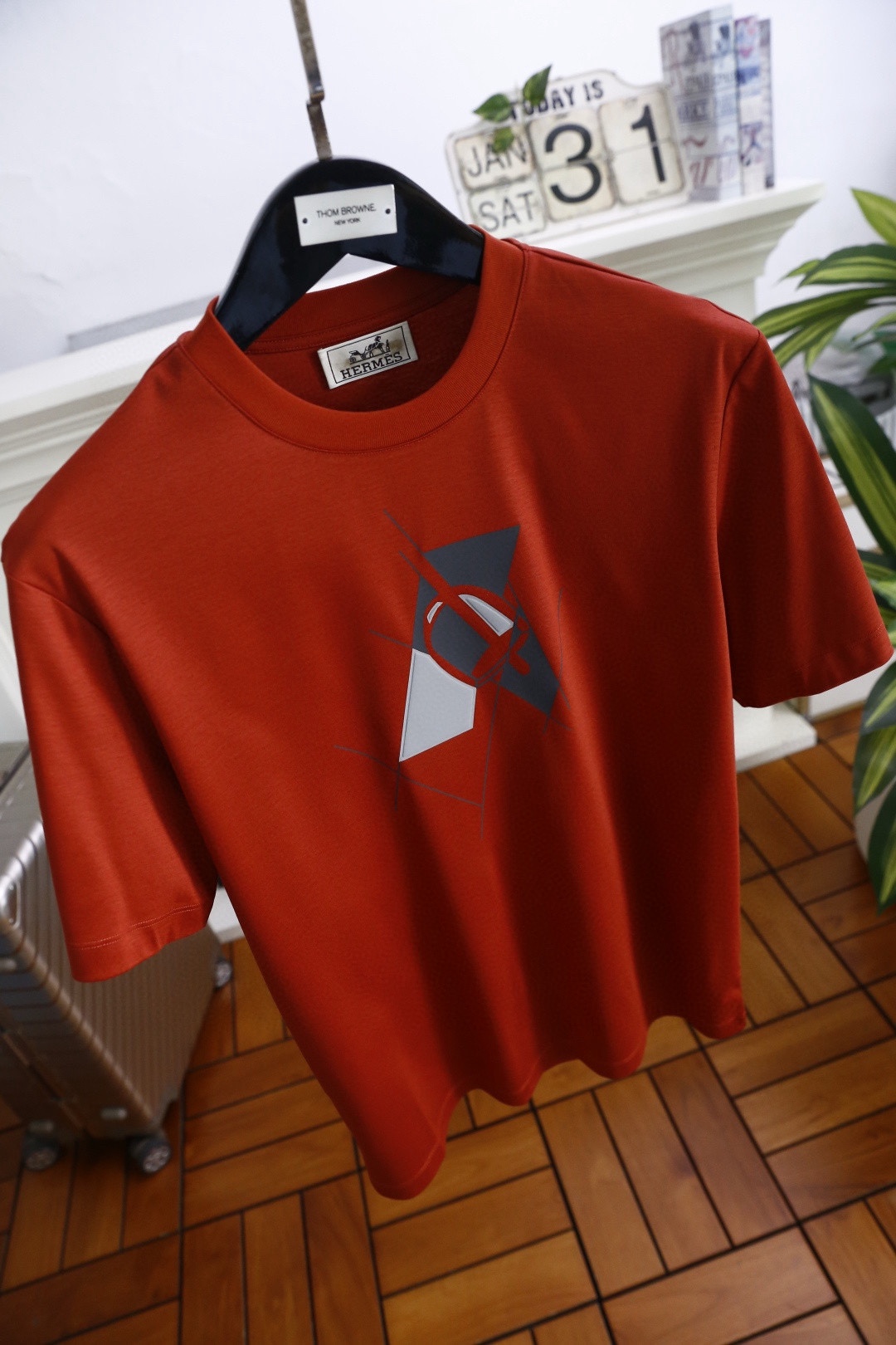 🔥爱马仕.2026春夏新品🆕时尚男士百搭圆领短袖T恤，采用质感顺滑的亲肤面料制作，圆领设计兼具弹性与耐用