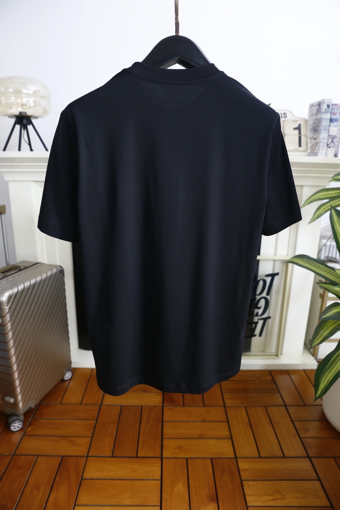 🔥爱马仕.2026春夏新品🆕时尚男士百搭圆领短袖T恤，采用质感顺滑的亲肤面料制作，圆领设计兼具弹性与耐用