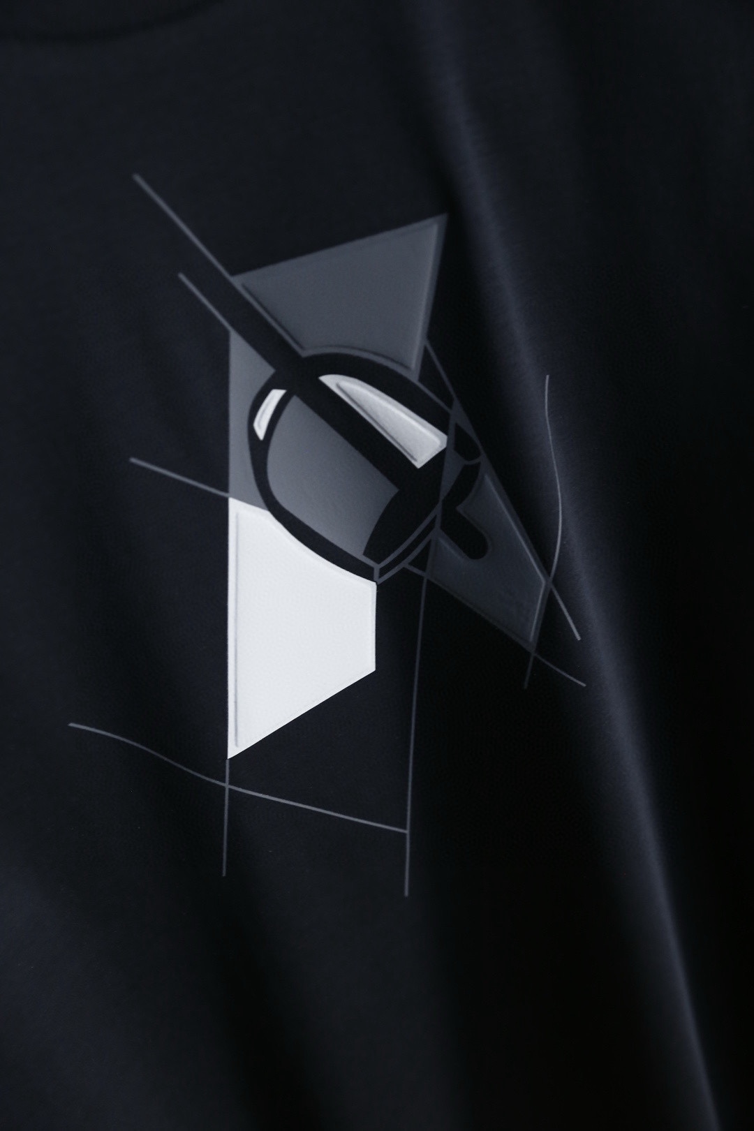 🔥爱马仕.2026春夏新品🆕时尚男士百搭圆领短袖T恤，采用质感顺滑的亲肤面料制作，圆领设计兼具弹性与耐用