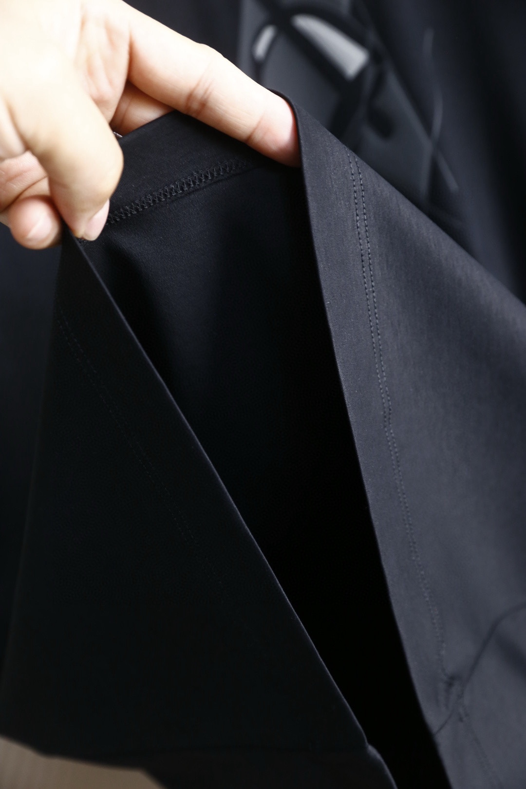 🔥爱马仕.2026春夏新品🆕时尚男士百搭圆领短袖T恤，采用质感顺滑的亲肤面料制作，圆领设计兼具弹性与耐用