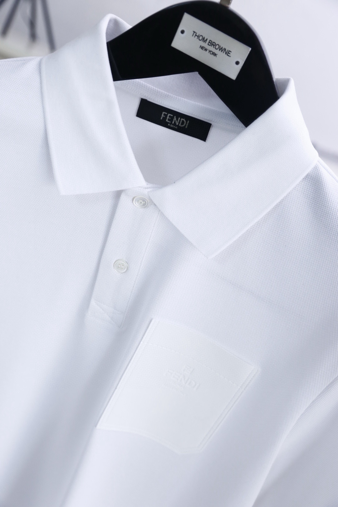 🔥芬迪.2026春夏新品🆕经典时尚翻领Polo短袖👍🏻时尚单品设计，更加时尚舒适，高标准定制，上身非常有