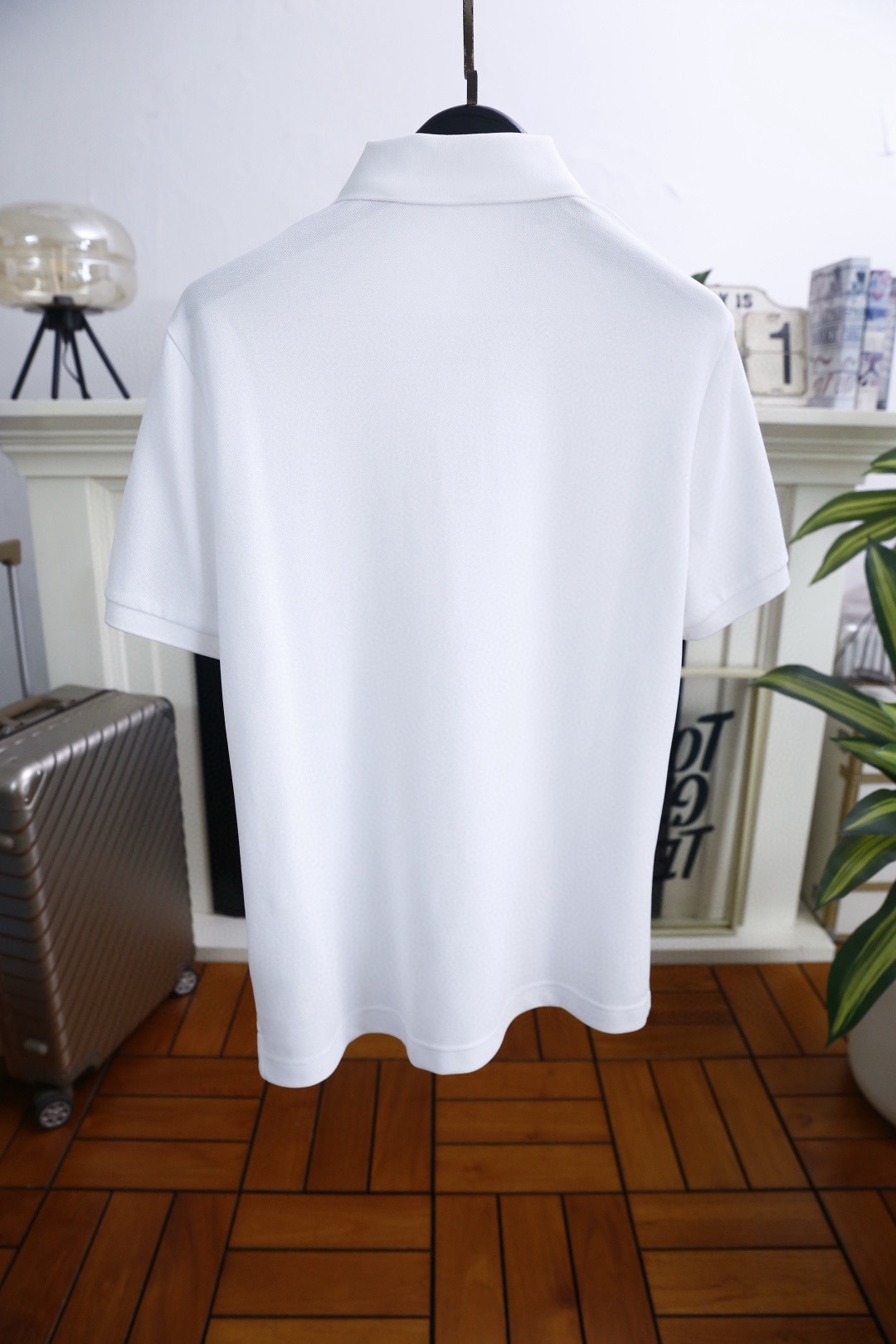 🔥芬迪.2026春夏新品🆕经典时尚翻领Polo短袖👍🏻时尚单品设计，更加时尚舒适，高标准定制，上身非常有