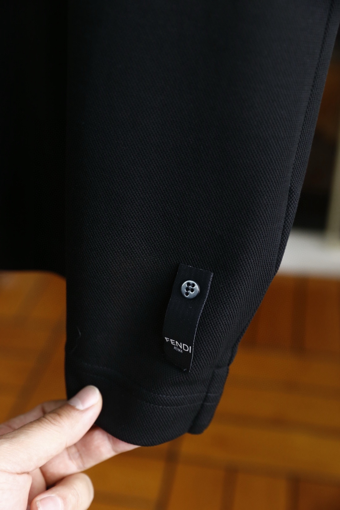 🔥芬迪.2026春夏新品🆕经典时尚翻领Polo短袖👍🏻时尚单品设计，更加时尚舒适，高标准定制，上身非常有