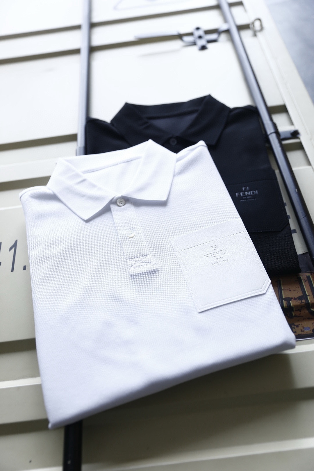🔥芬迪.2026春夏新品🆕经典时尚翻领Polo短袖👍🏻时尚单品设计，更加时尚舒适，高标准定制，上身非常有