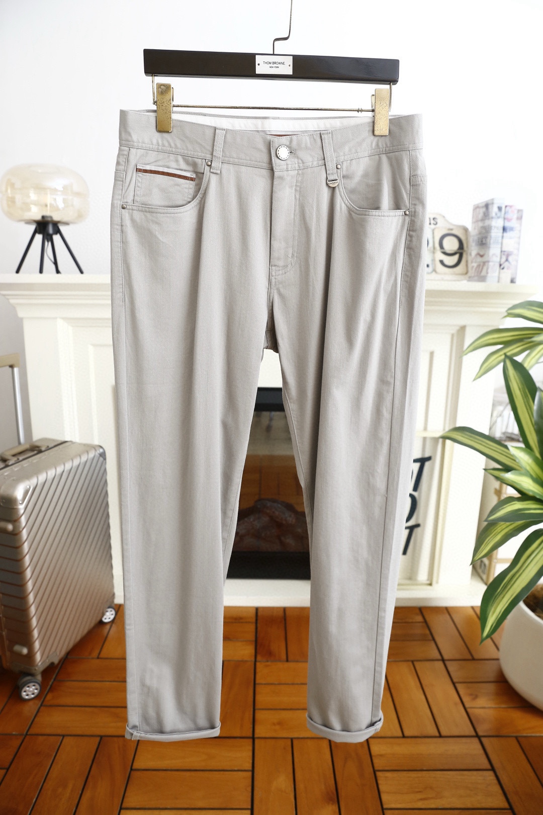 🔥康纳利.26春季新品！男士经典百搭休闲裤👍采用舒适透气面料！兼具挺括感与垂坠性，触感顺滑且抗皱易打理。