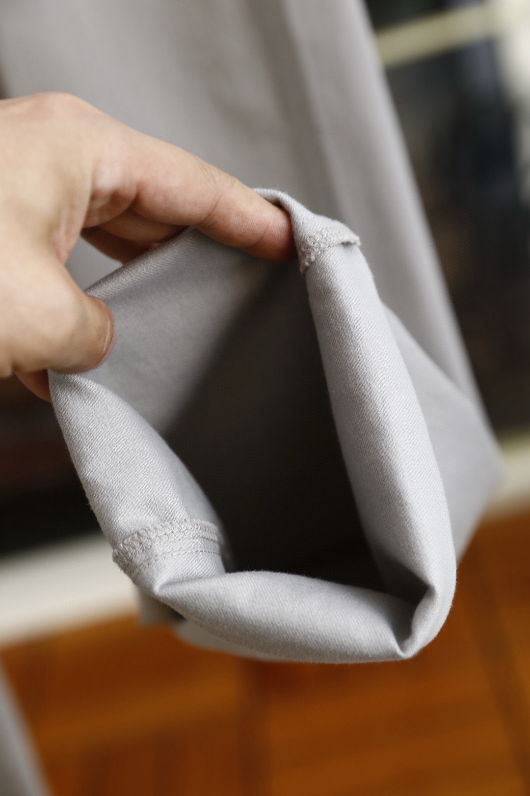 🔥康纳利.26春季新品！男士经典百搭休闲裤👍采用舒适透气面料！兼具挺括感与垂坠性，触感顺滑且抗皱易打理。