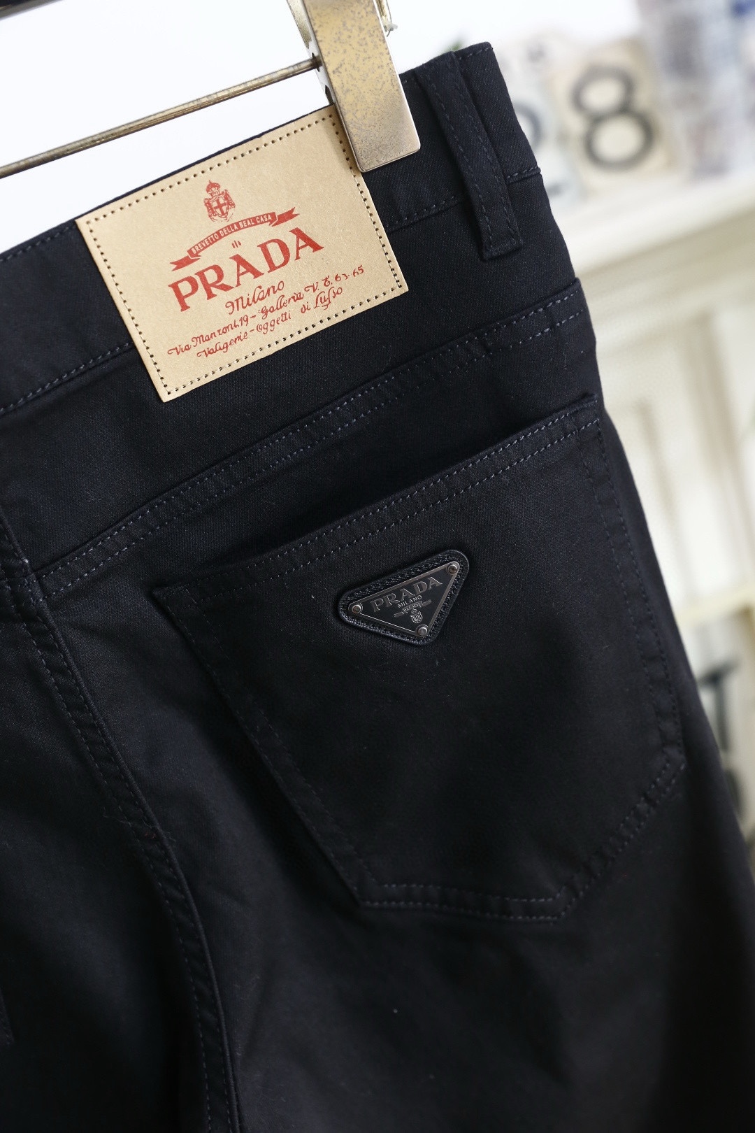 🔥普拉达.26春夏新品！时尚男士百搭休闲裤👖采用客供水洗弹力牛仔布裤！奢华经典品牌三角标Logo标志彰显