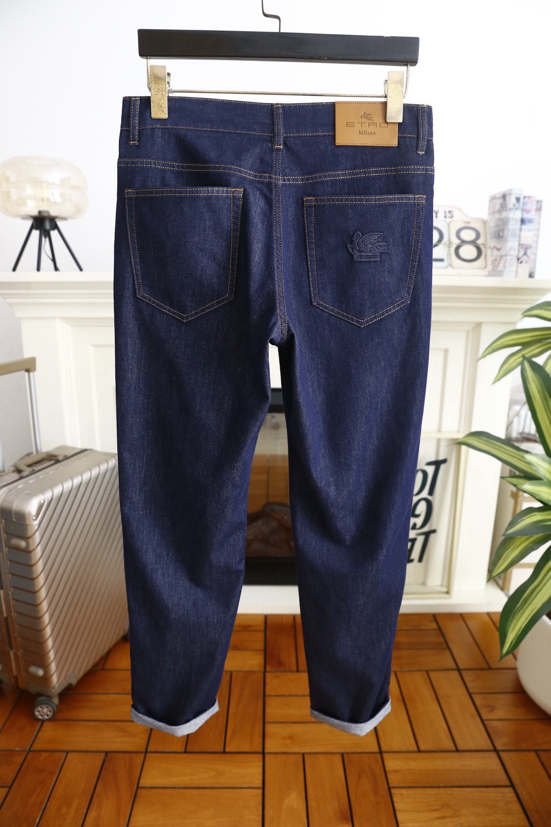 🔥艾绰.26春夏新品！时尚男士百搭牛仔裤👖采用客供水洗弹力牛仔裤！奢华经典品牌Logo标志彰显品牌特征，