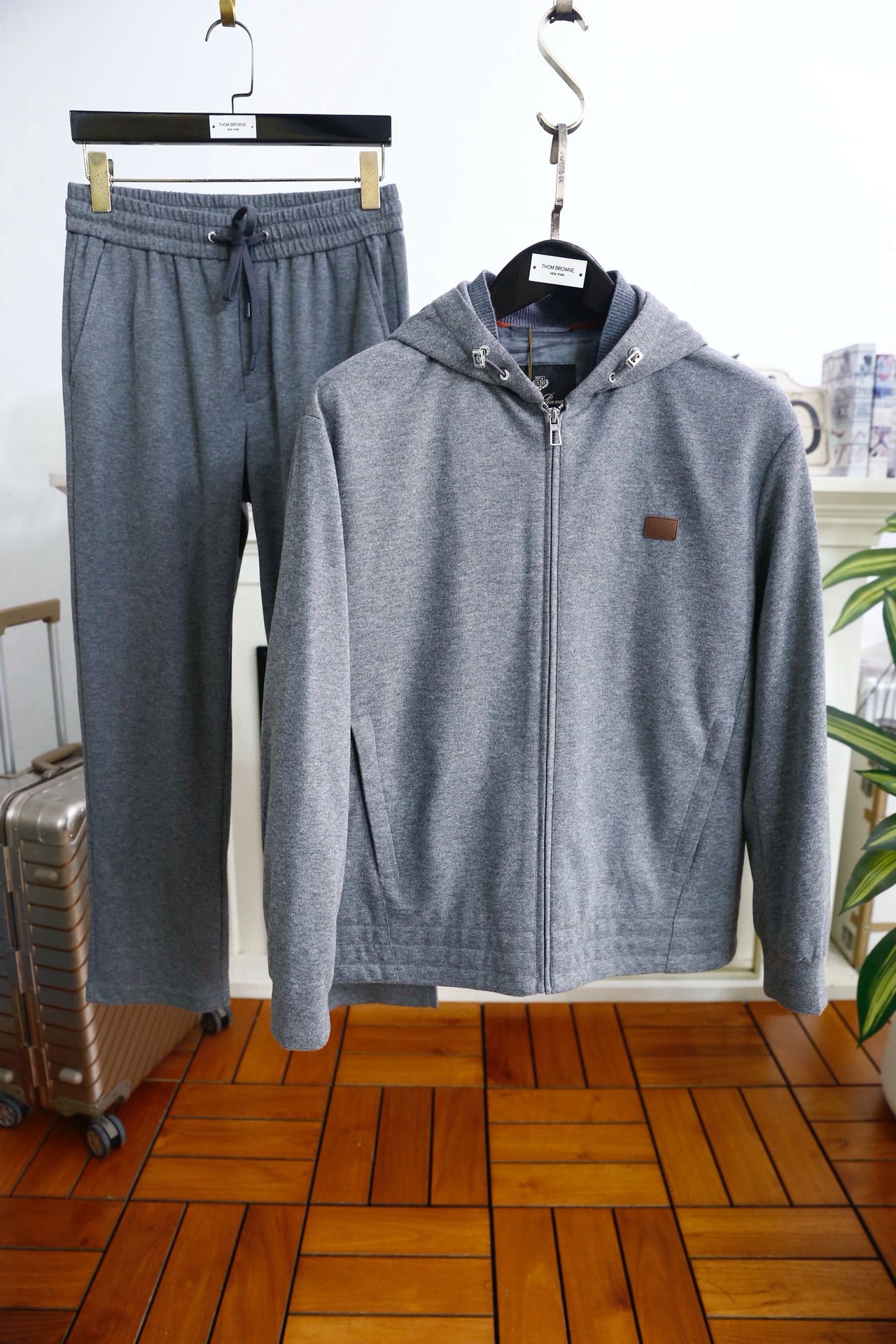 🔥Loro piana.2026早春新款！时尚男士原单连帽拉链卫衣套装，采用重磅棉质混纺面料打造，触感柔