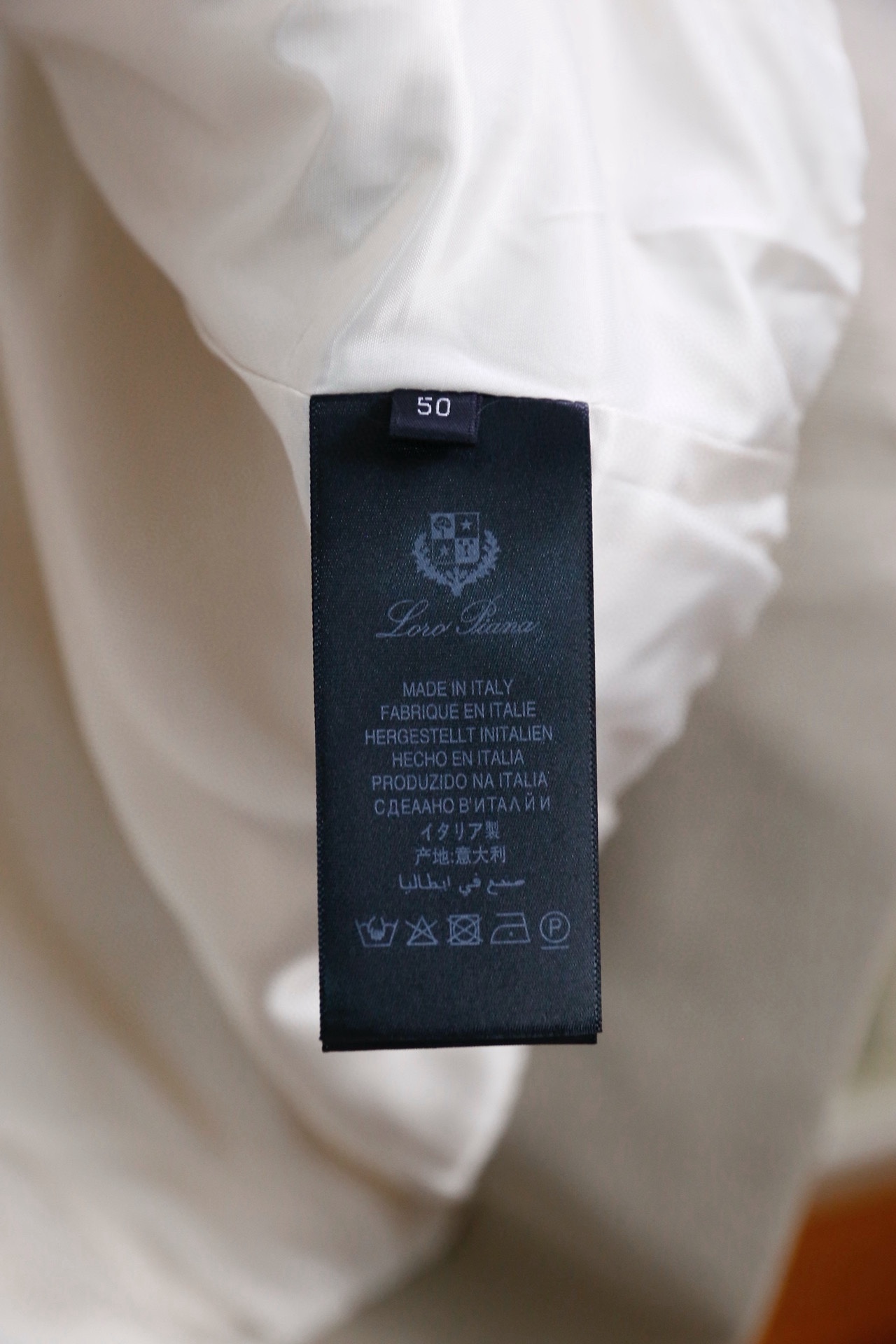 🔥Loro piana.2026早春新品！时尚男士原单翻领夹克，采用兼具挺括感与透气性的面料打造，简约利