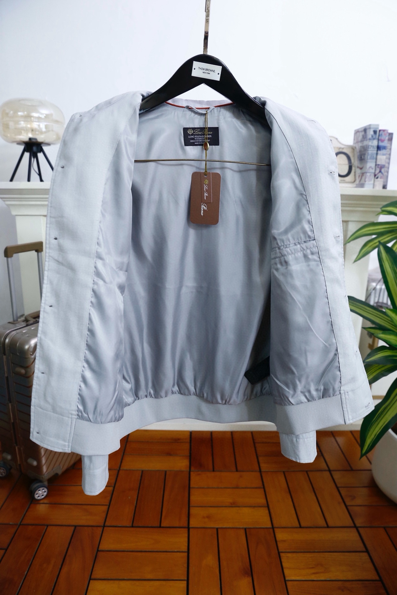 🔥Loro piana.2026早春新品！时尚男士原单翻领夹克，采用兼具挺括感与透气性的面料打造，简约利