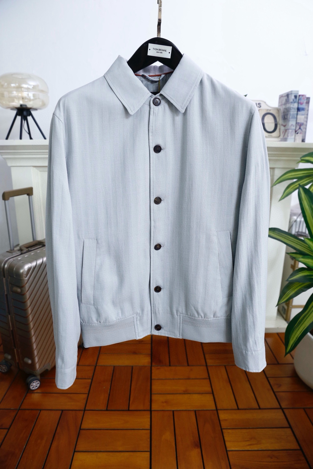 🔥Loro piana.2026早春新品！时尚男士原单翻领夹克，采用兼具挺括感与透气性的面料打造，简约利