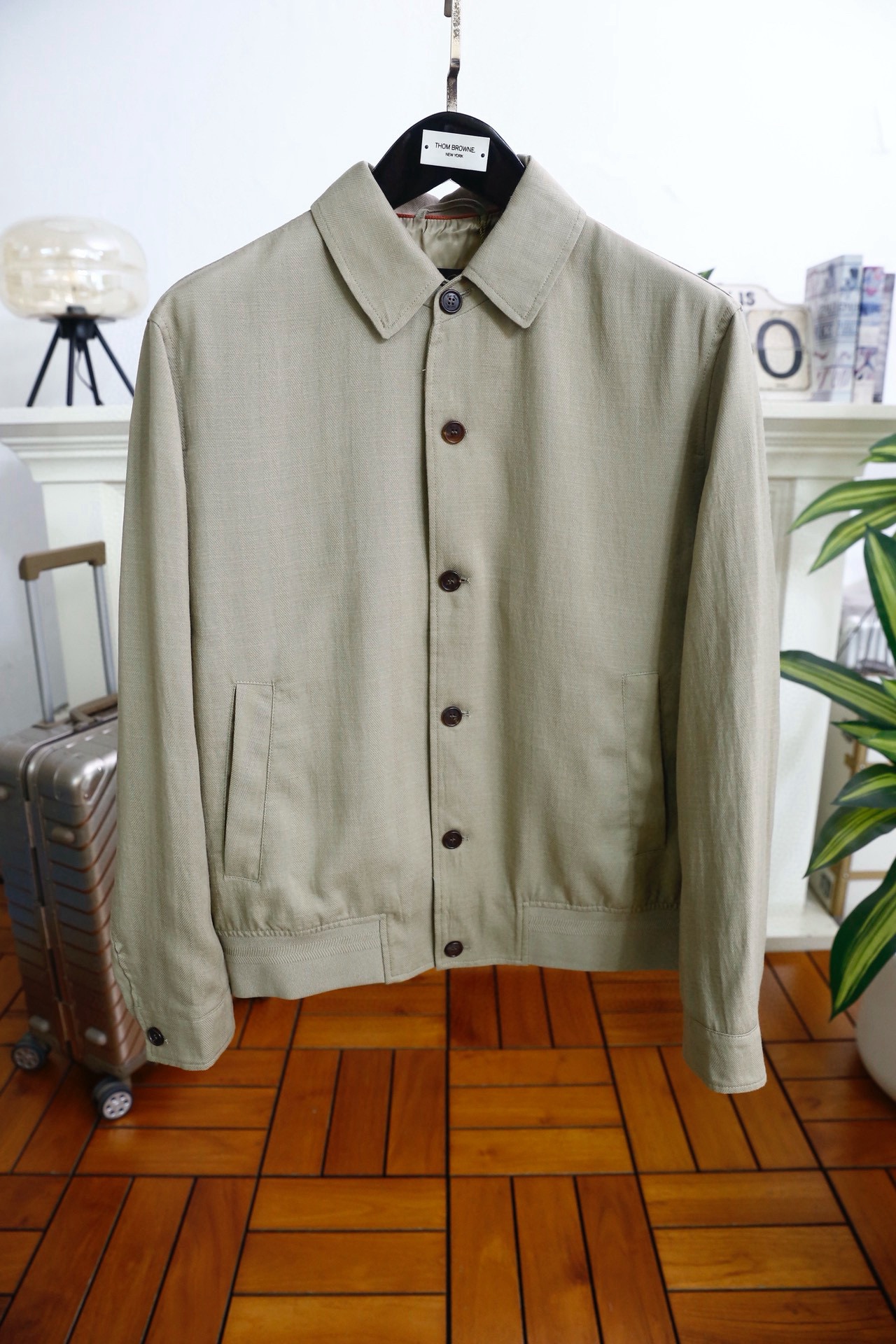 🔥Loro piana.2026早春新品！时尚男士原单翻领夹克，采用兼具挺括感与透气性的面料打造，简约利