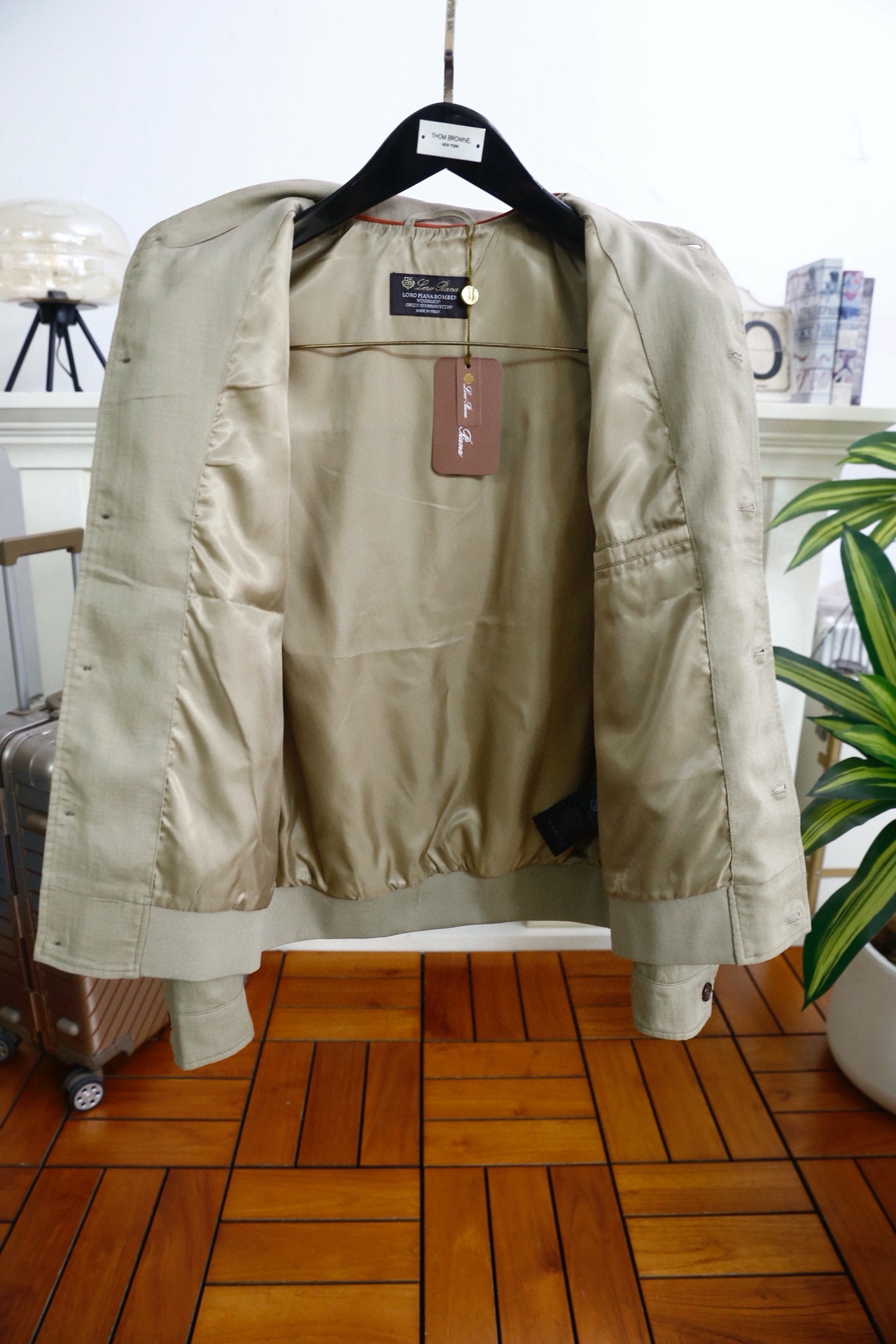 🔥Loro piana.2026早春新品！时尚男士原单翻领夹克，采用兼具挺括感与透气性的面料打造，简约利