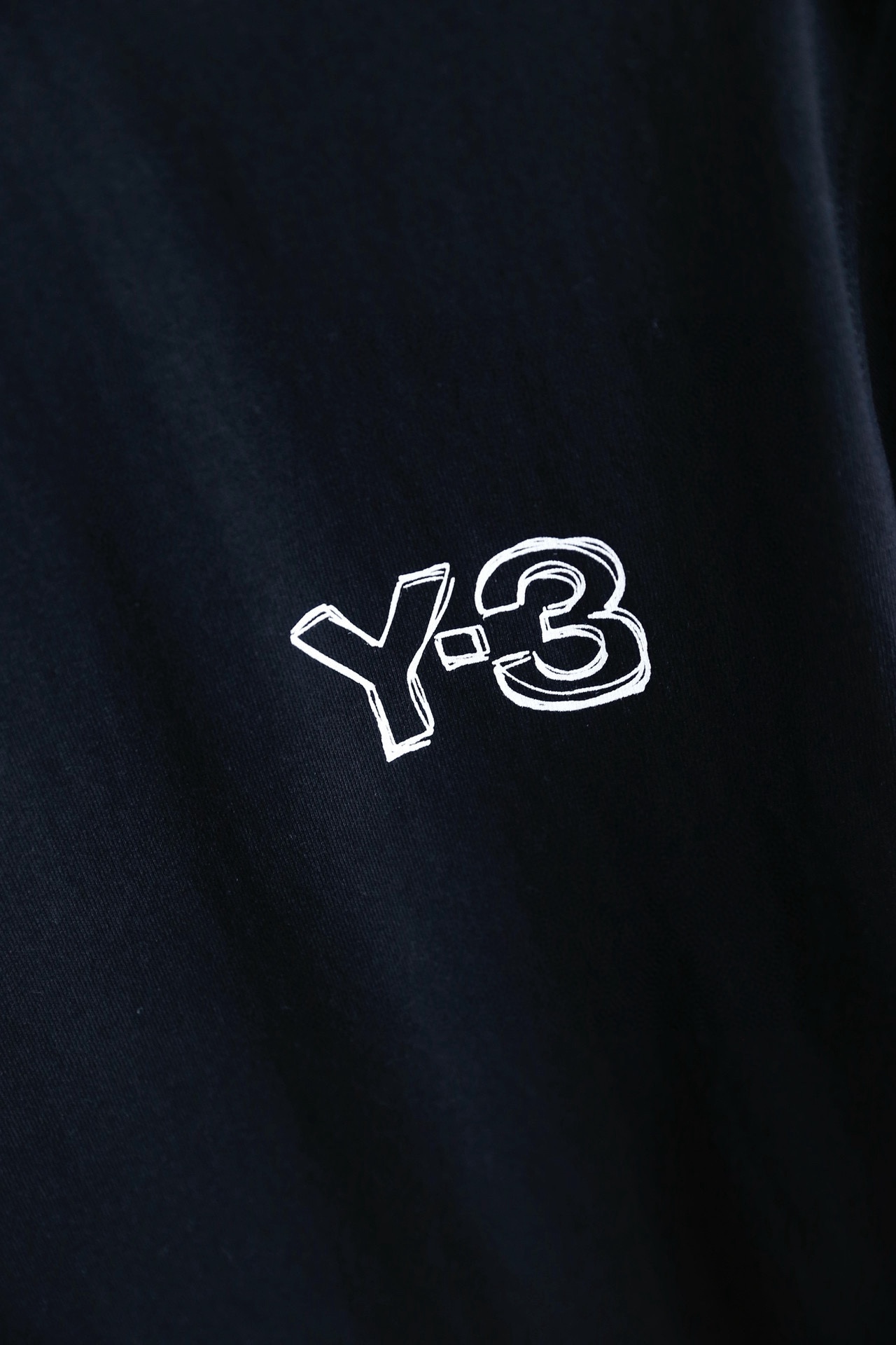 🔥Y3/山本耀司.26春夏新款！时尚男士潮流百搭短袖T恤采用重磅高支棉面料，触感柔软亲肤，兼具良好的透气